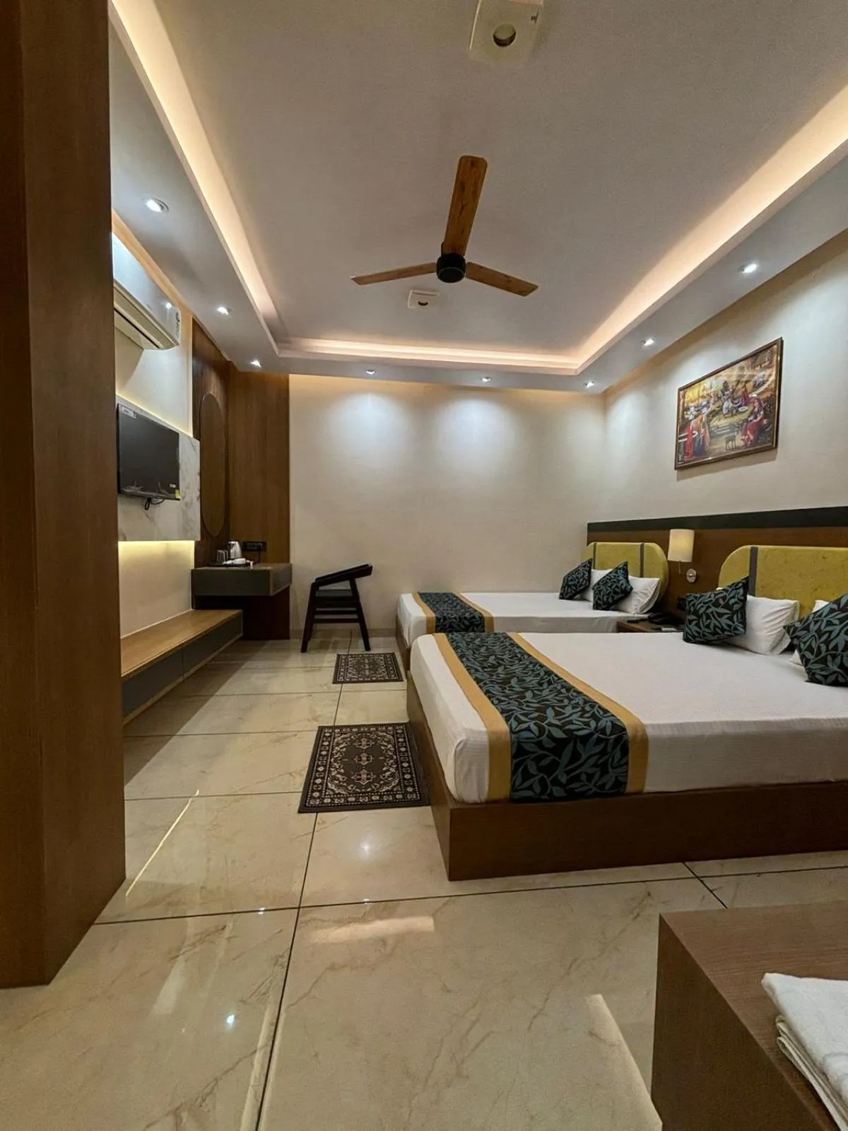 Communal lounge/ TV room, Bed in Hotel Shakuntla Palace