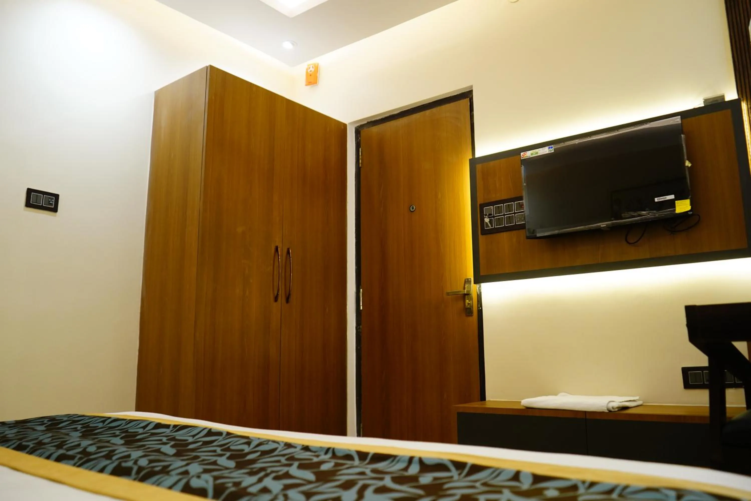 Communal lounge/ TV room in Hotel Shakuntla Palace