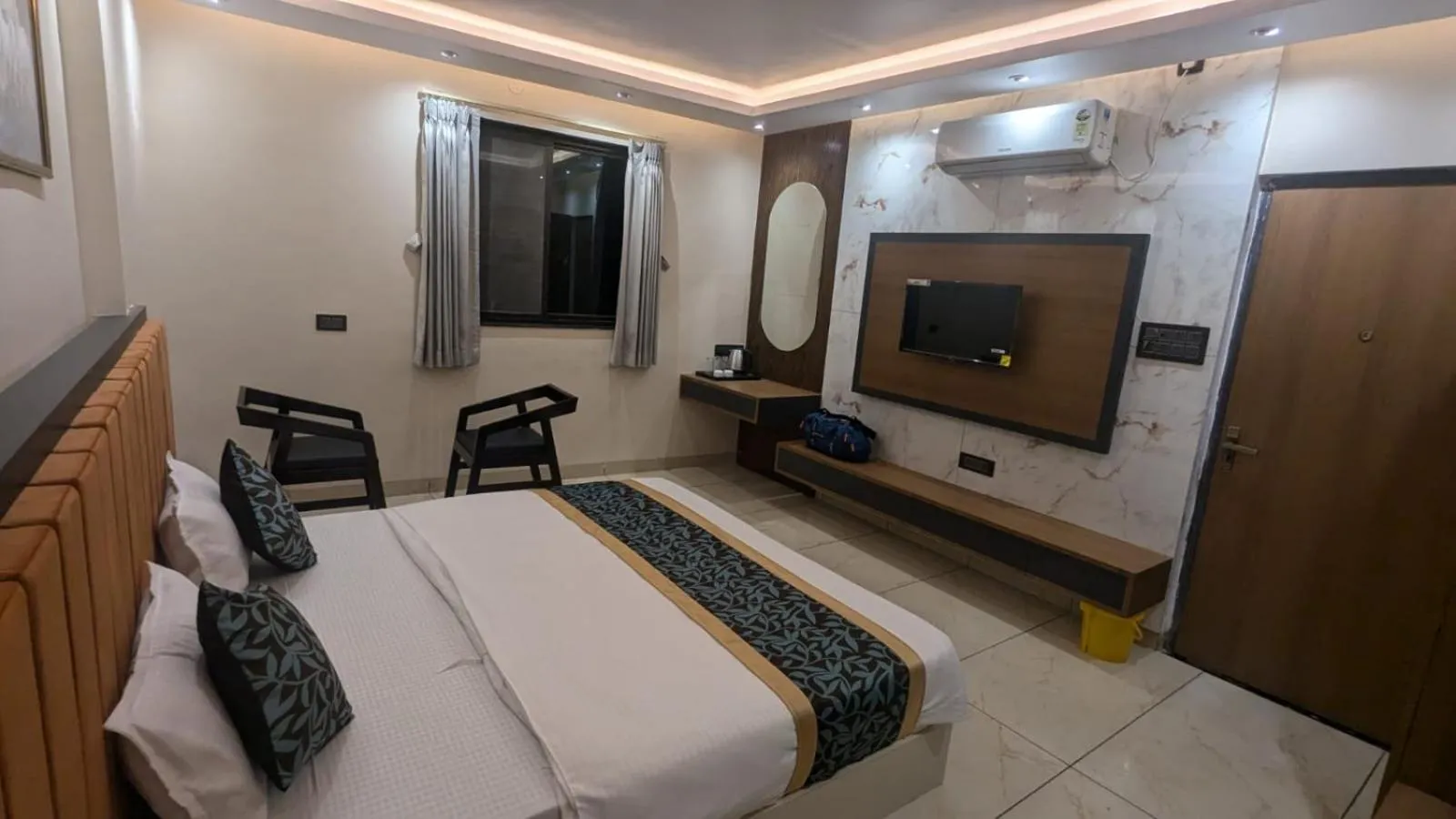 Bed in Hotel Shakuntla Palace