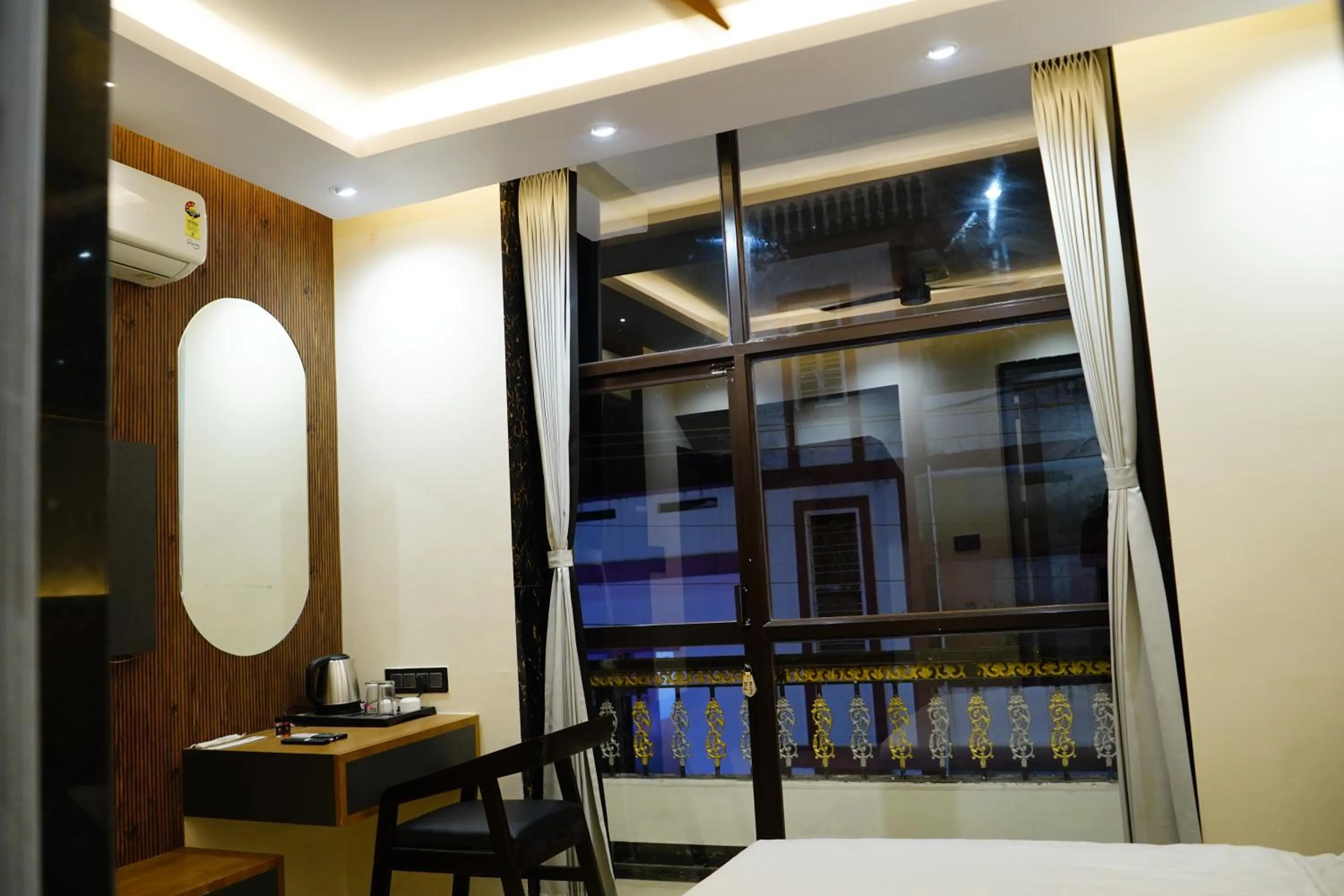 Bed in Hotel Shakuntla Palace