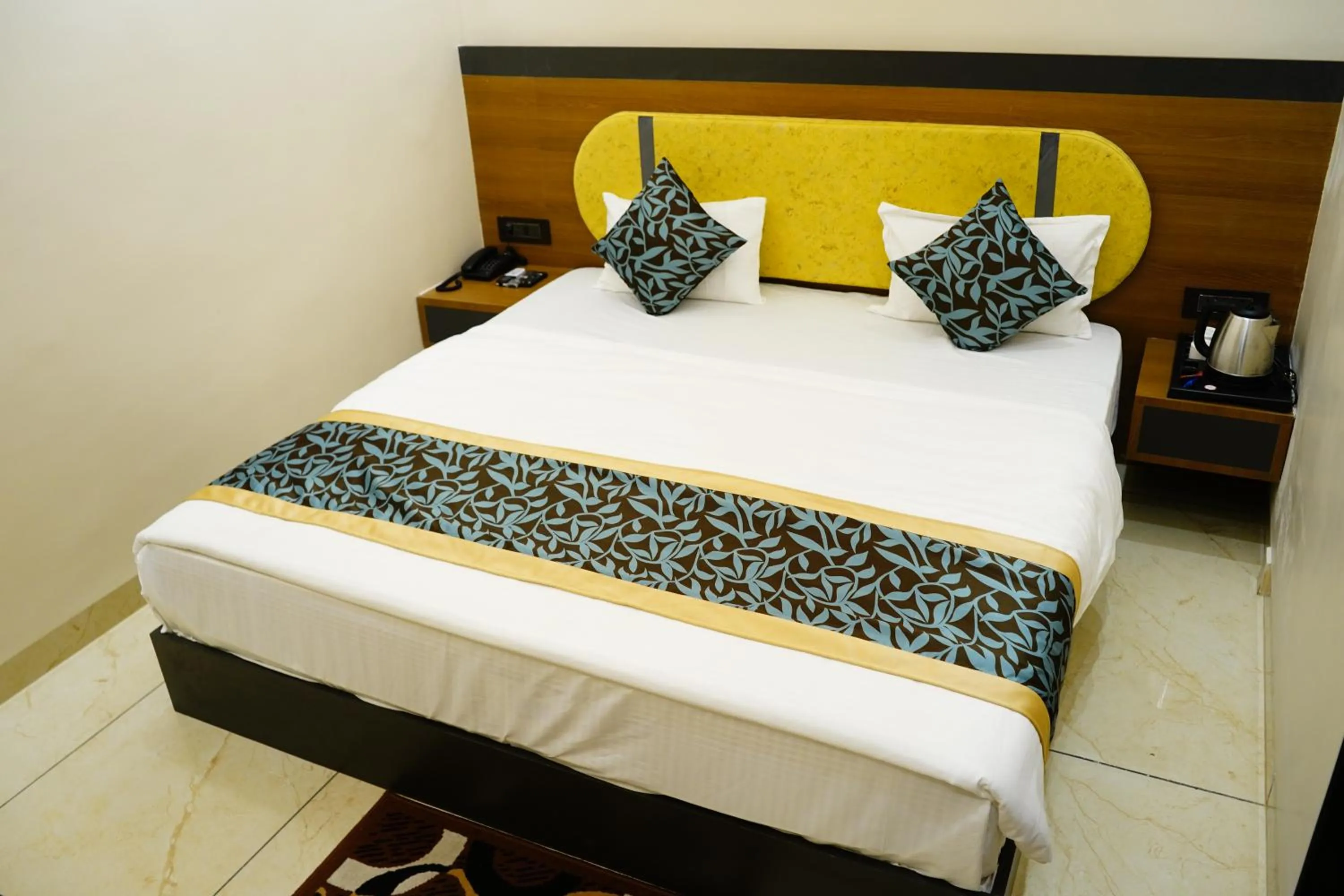 Bed in Hotel Shakuntla Palace