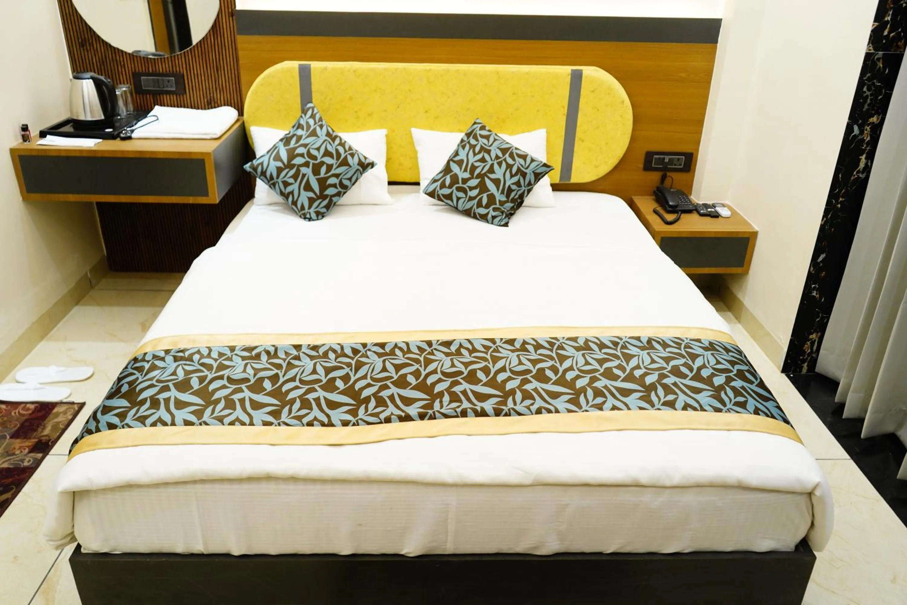 Bed in Hotel Shakuntla Palace