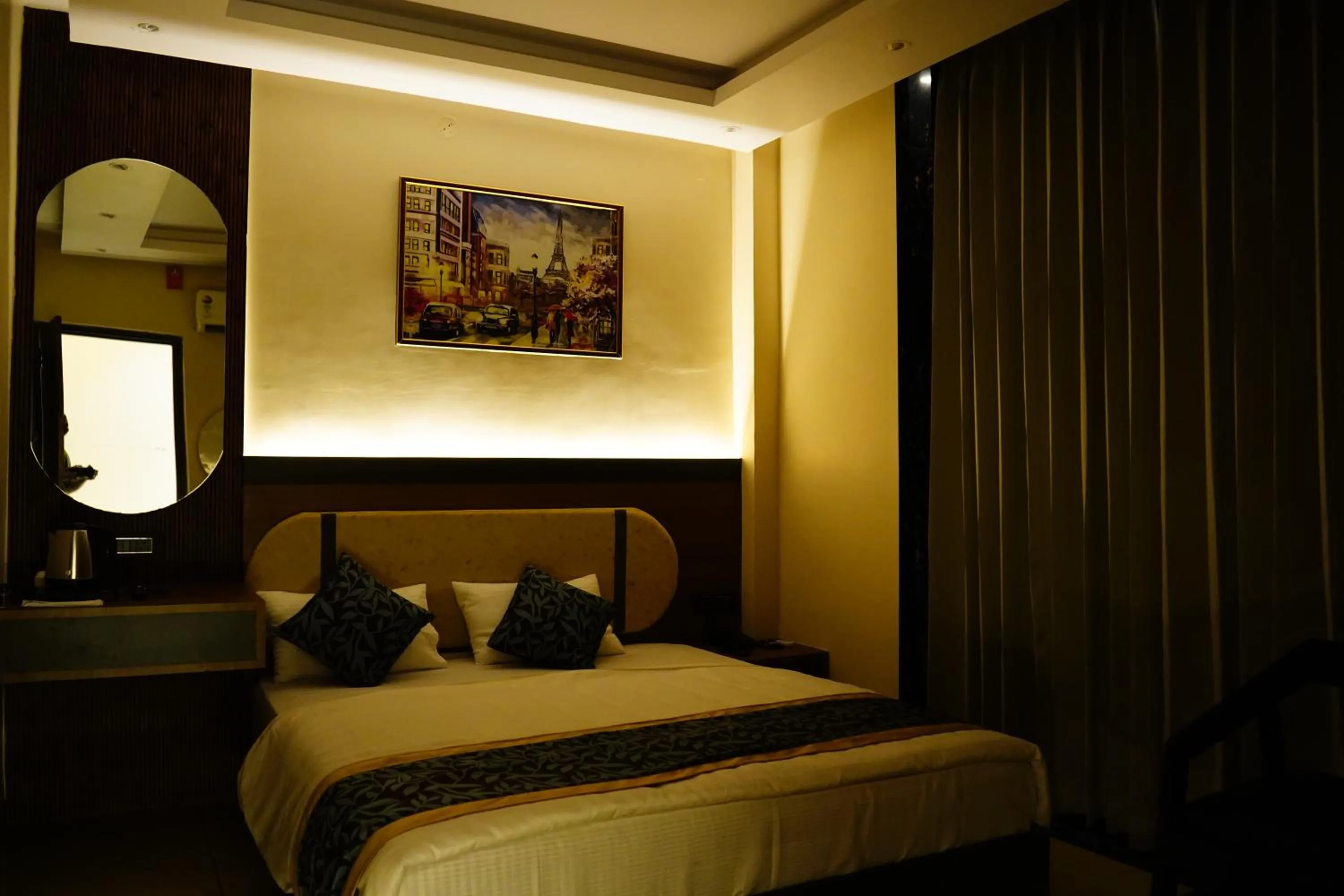 Bed in Hotel Shakuntla Palace