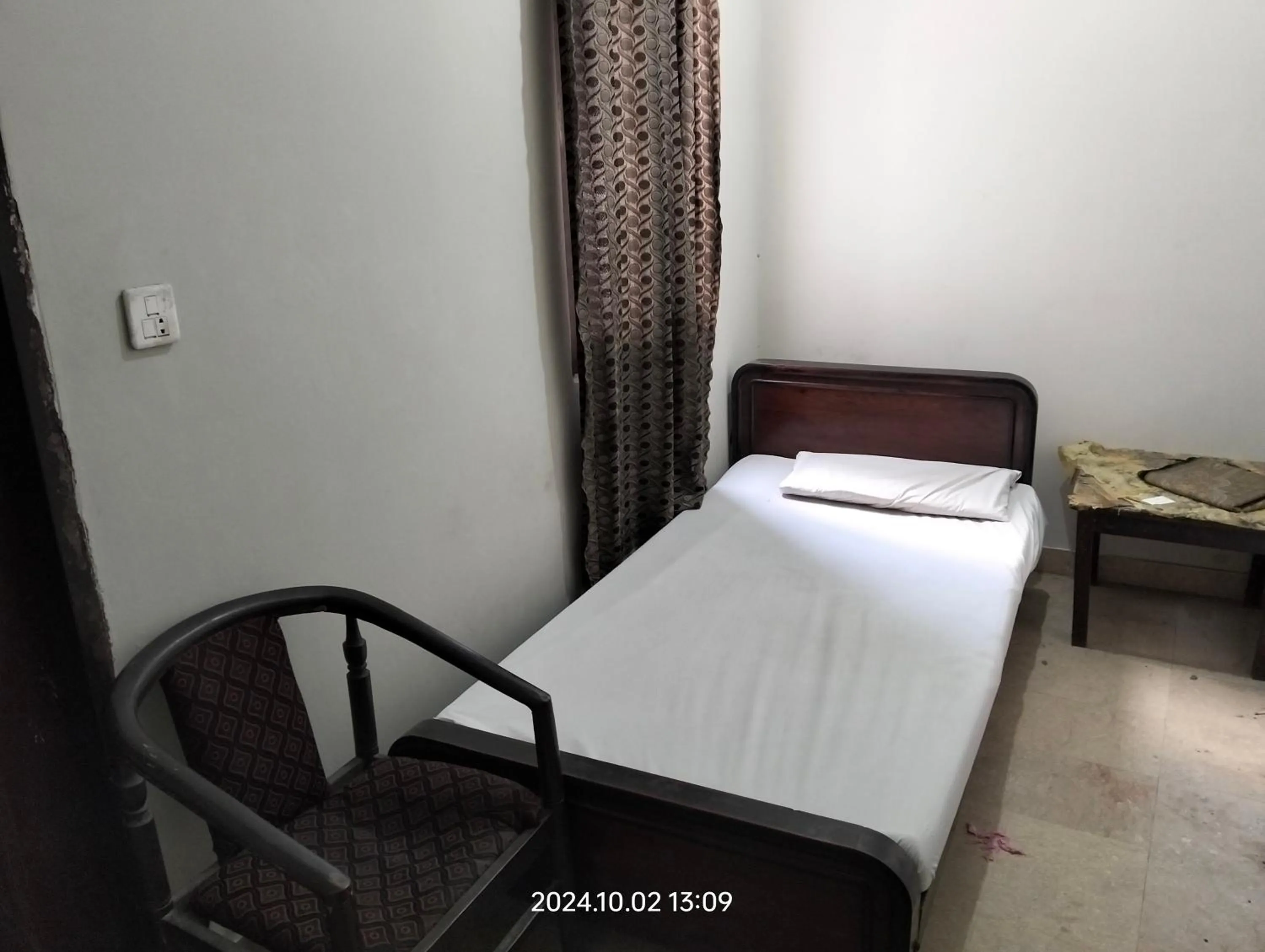 Bed in Al Sakhawat Hotel