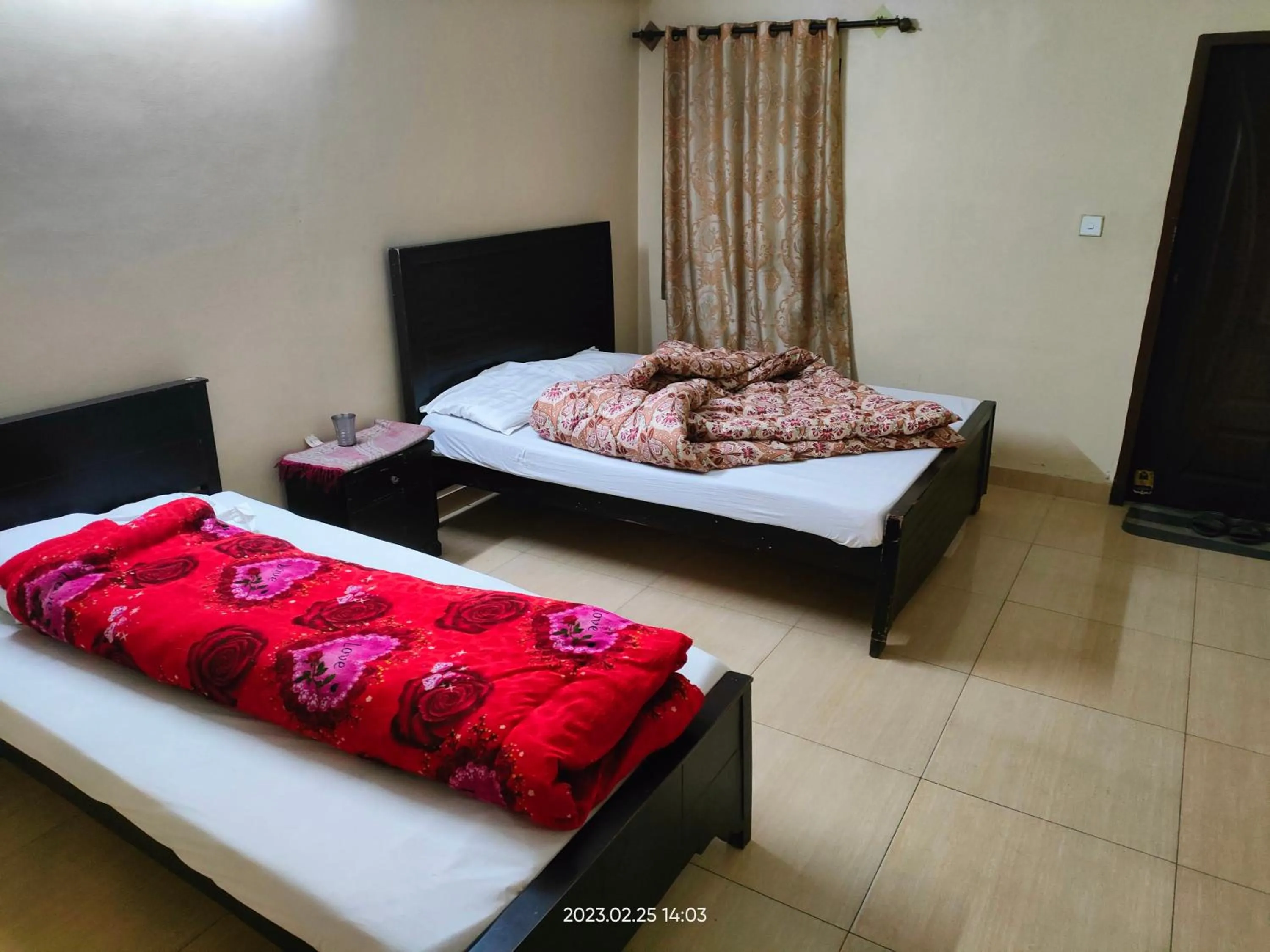 Bed in Al Sakhawat Hotel