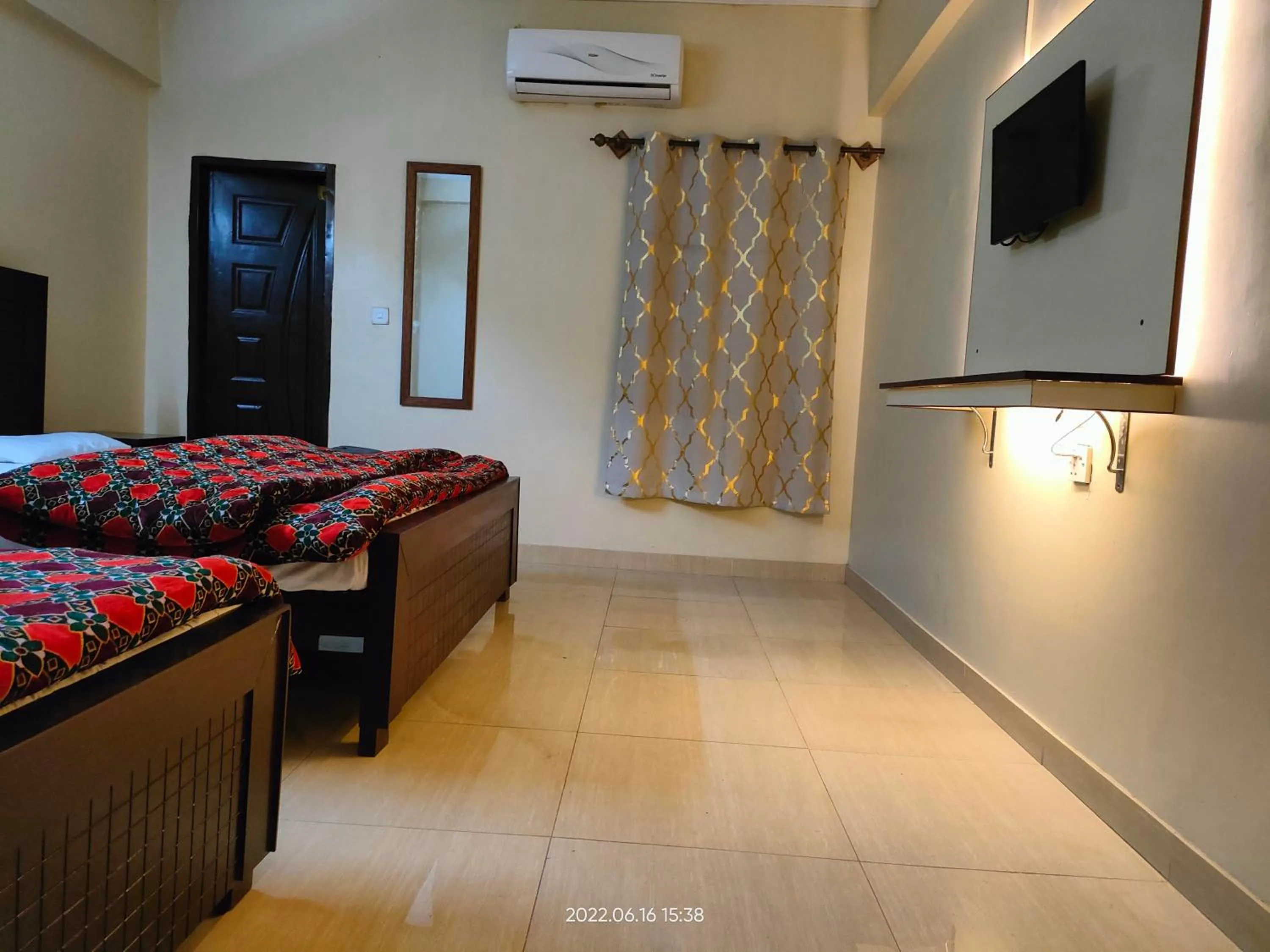 Bed in Al Sakhawat Hotel