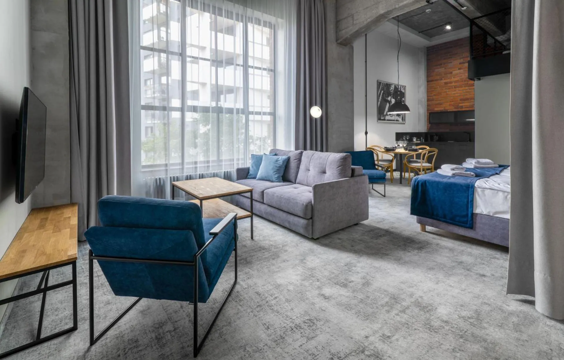 TV and multimedia in MONTOWNIA Lofts & Experience