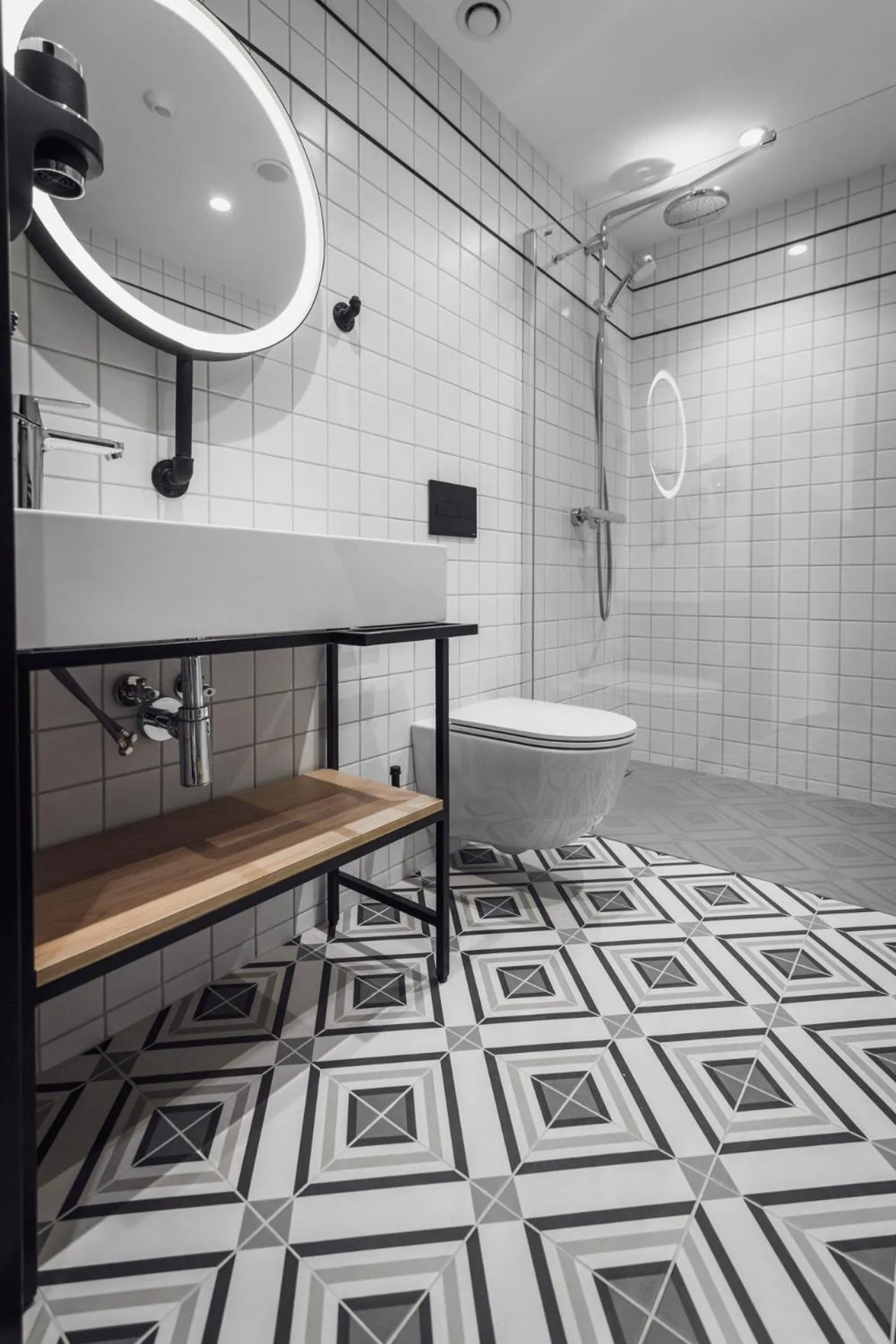 Shower in MONTOWNIA Lofts & Experience