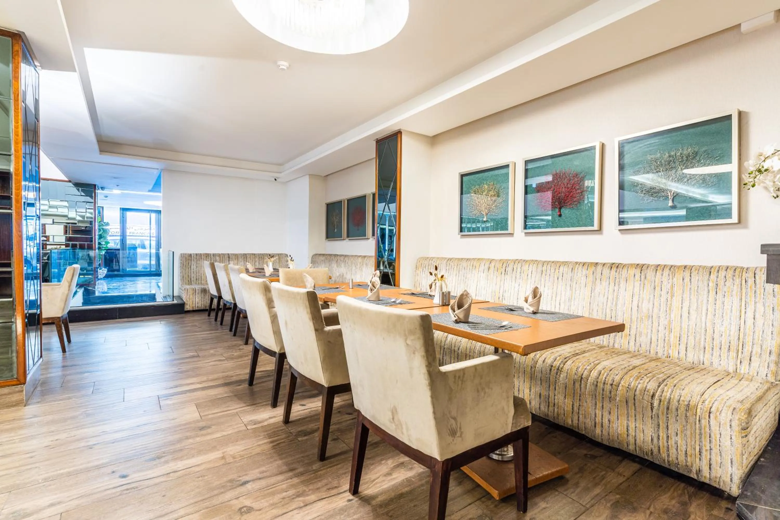 Restaurant/places to eat in One Hotel Casablanca