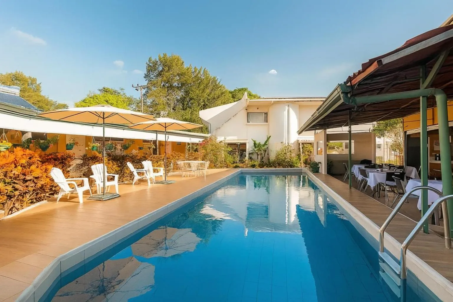 Swimming pool in Hotel Puerta del Sol - San Jose Airport