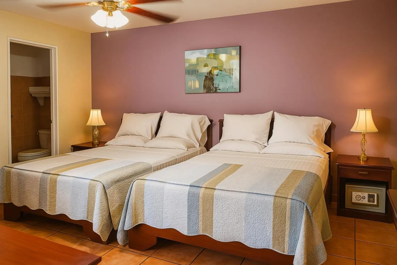 Bed in Hotel Puerta del Sol - San Jose Airport