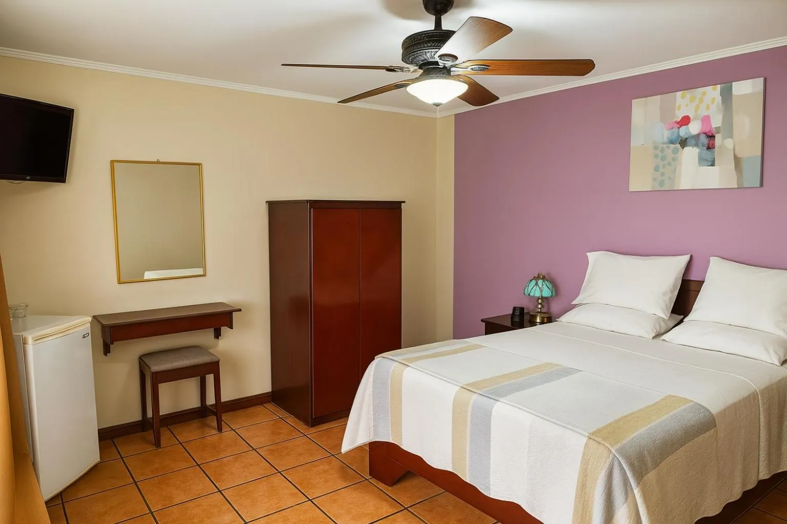 Bed in Hotel Puerta del Sol - San Jose Airport