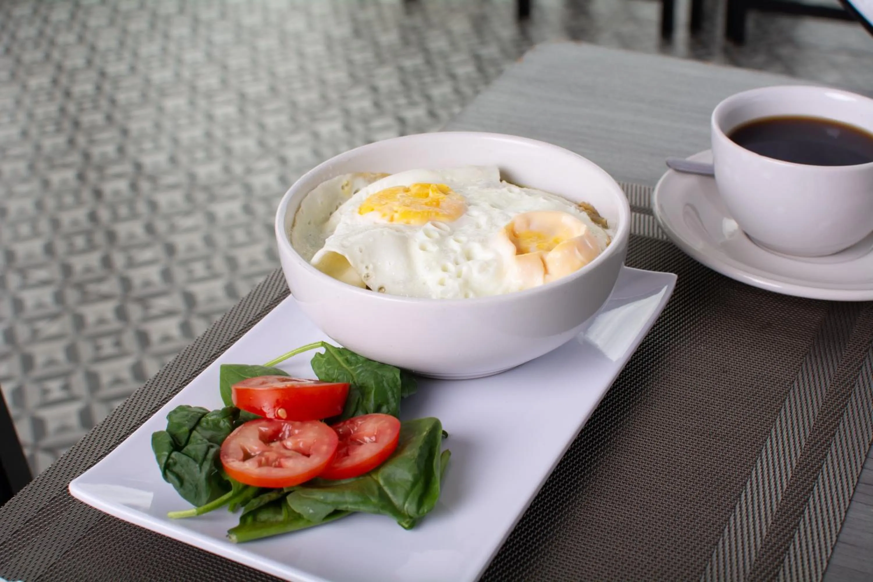 Restaurant/places to eat in Hotel Manadia