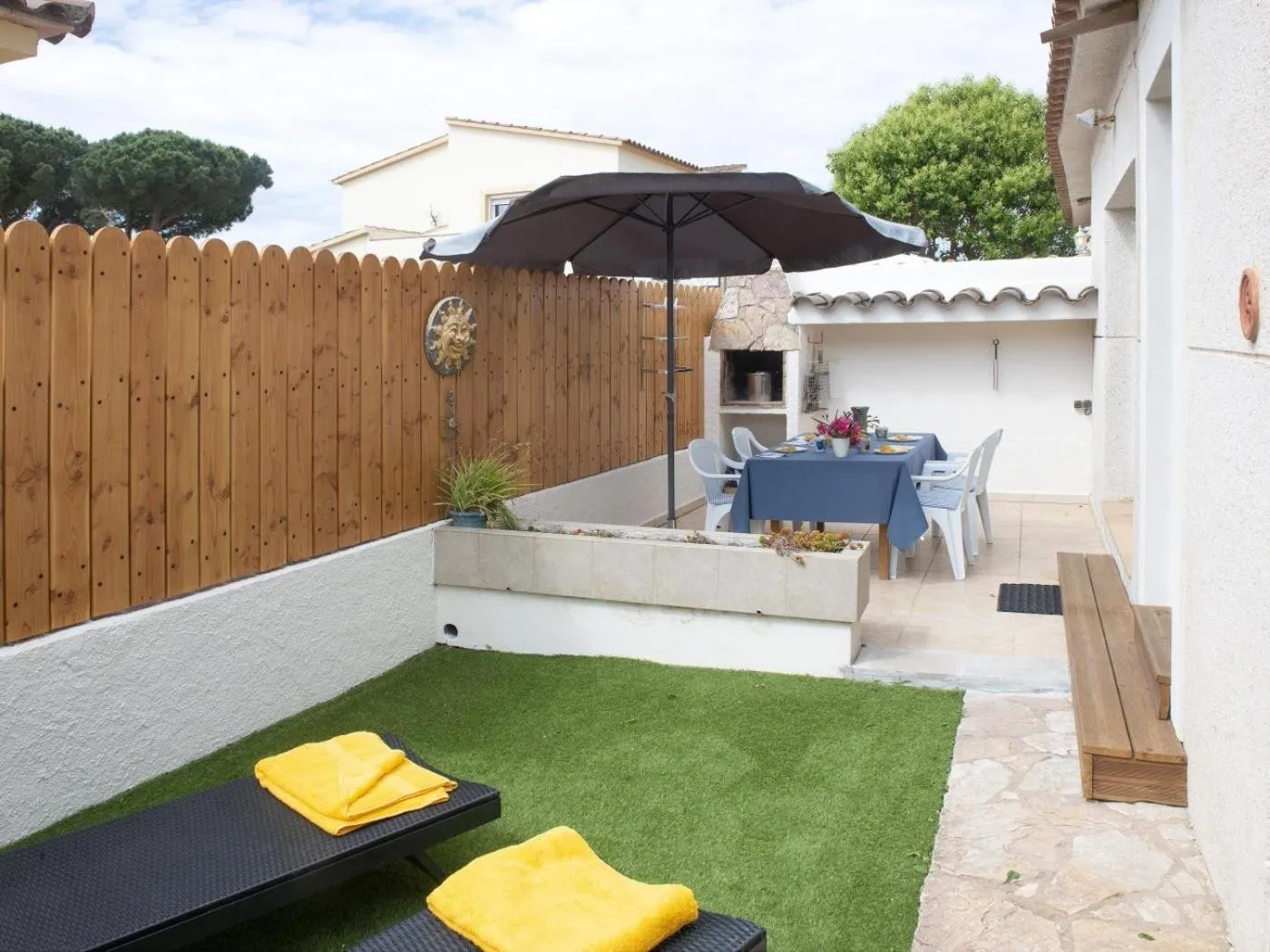 Gerkens, bonita casa de tres dormitorios con piscina comunitaria en Escala
