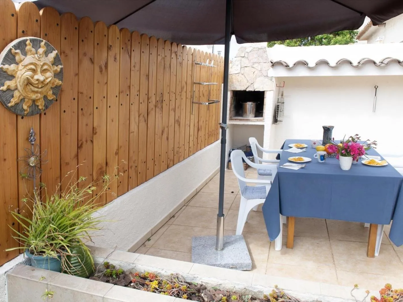 Gerkens, bonita casa de tres dormitorios con piscina comunitaria en Escala