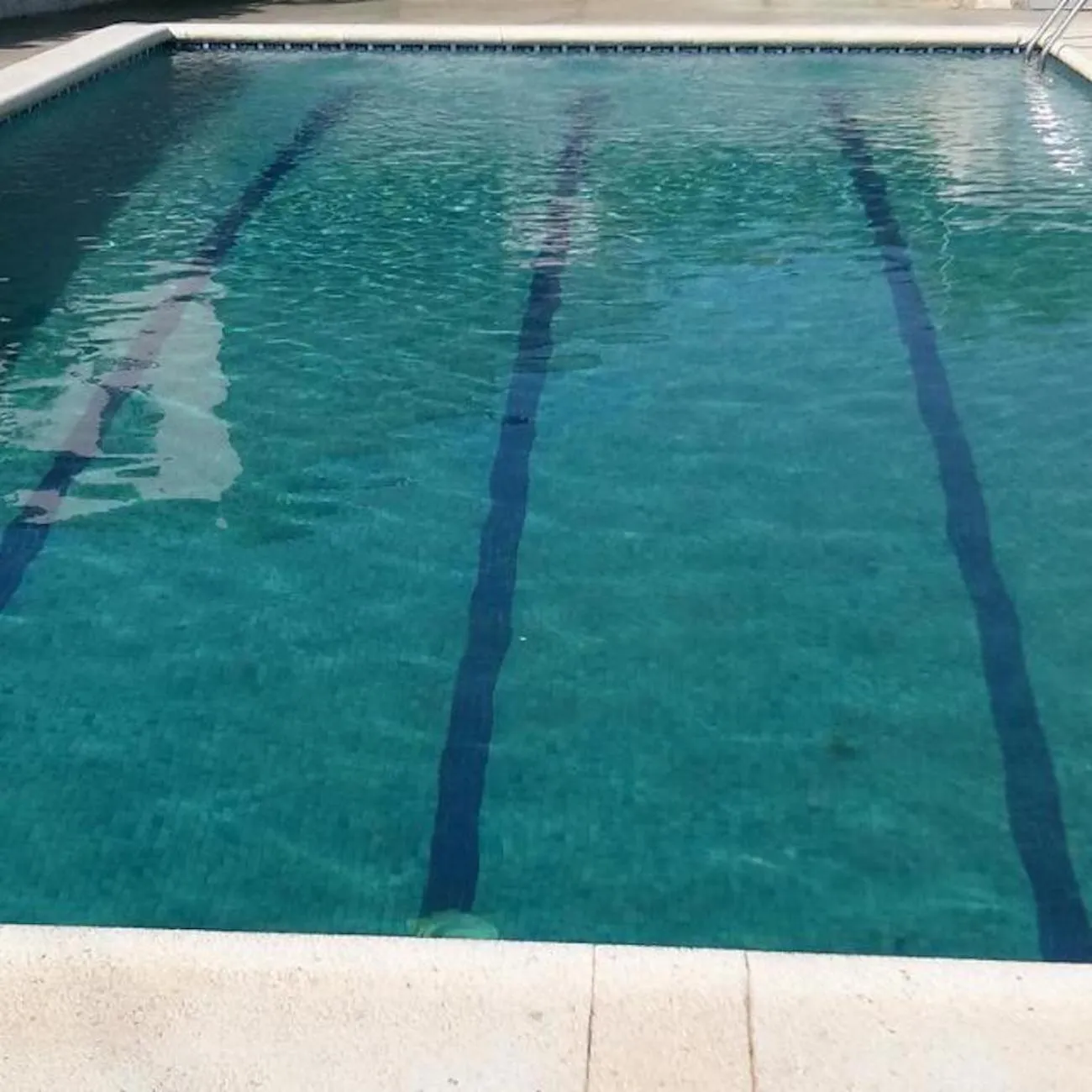 Swimming pool in Gerkens, bonita casa de tres dormitorios con piscina comunitaria en Escala