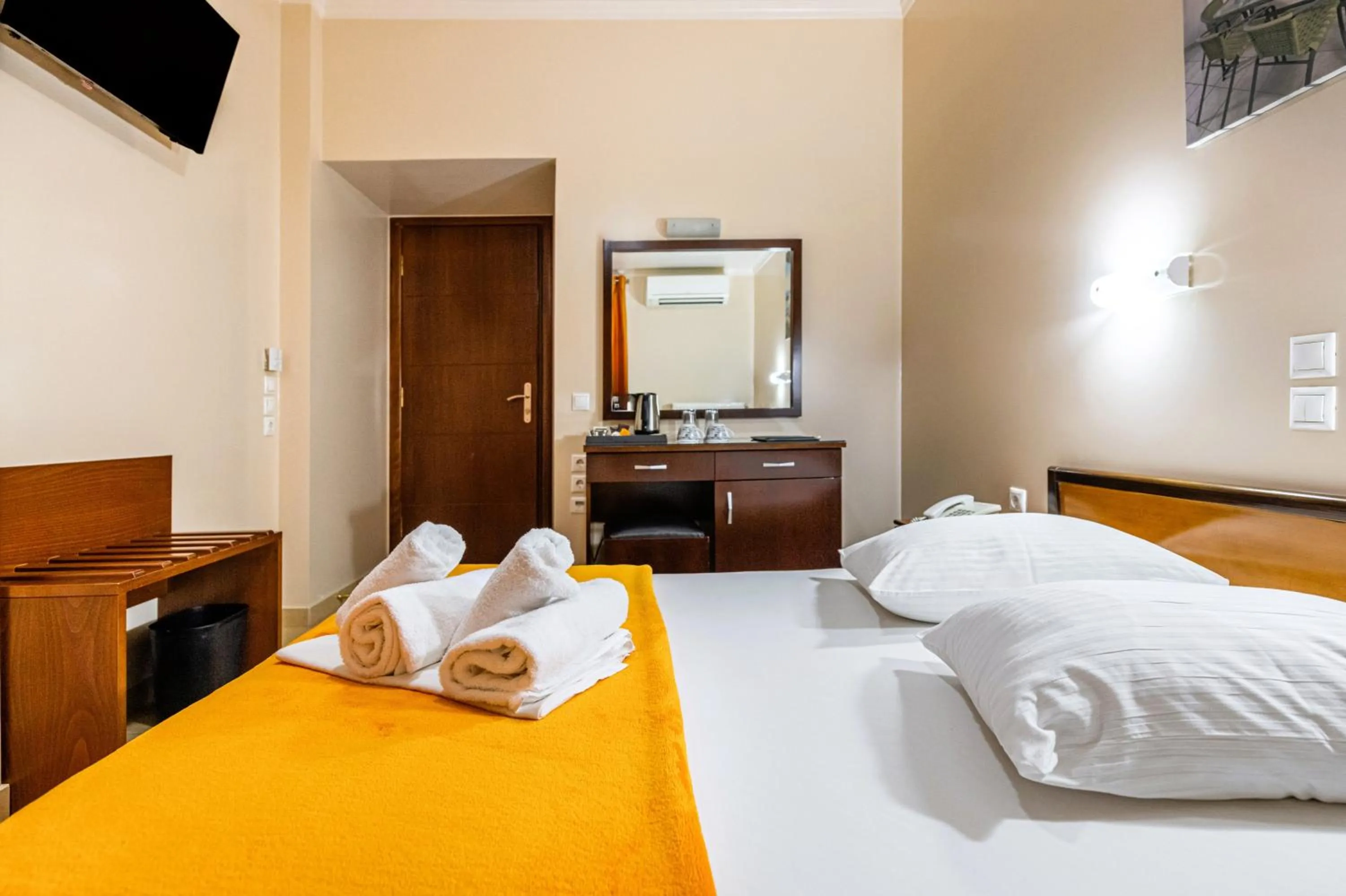 Bedroom, Bed in Faros I