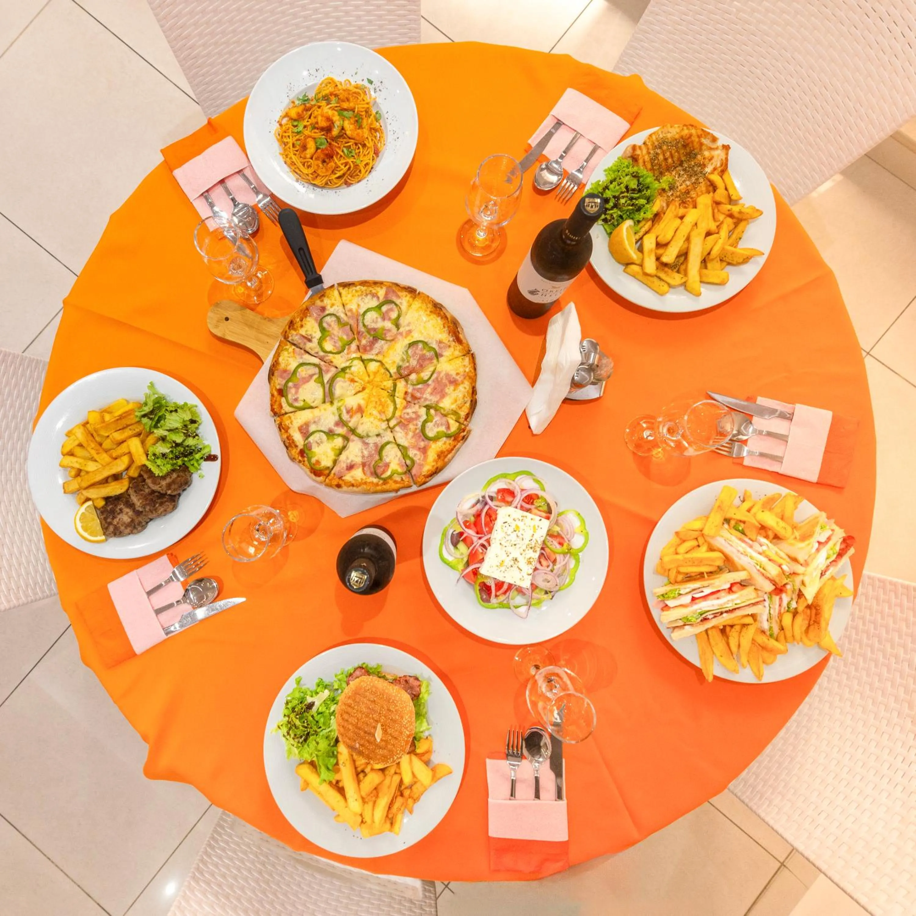 Restaurant/places to eat in Faros I