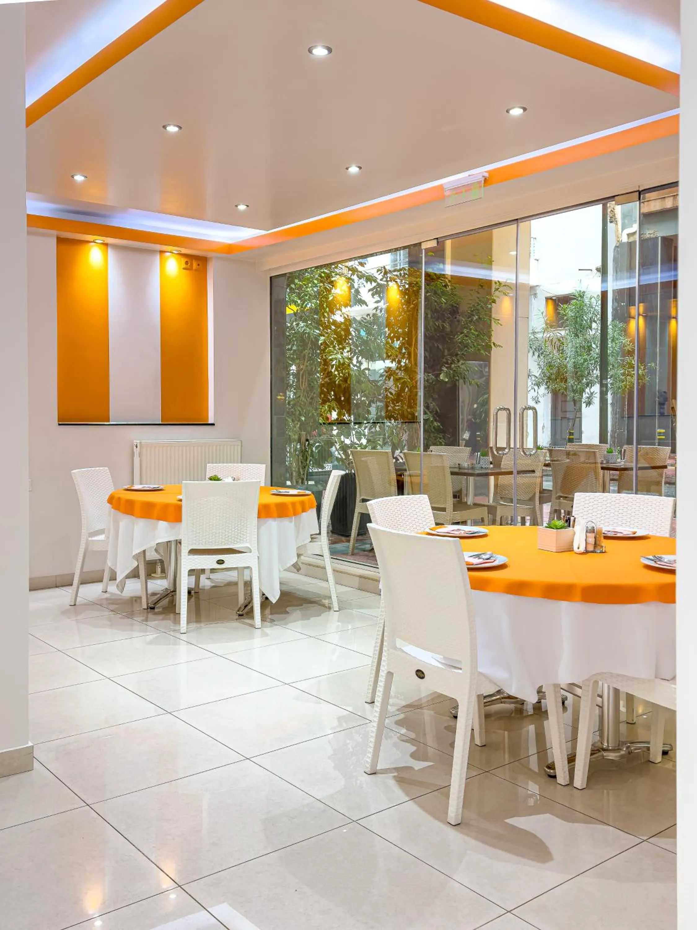 Restaurant/places to eat in Faros I