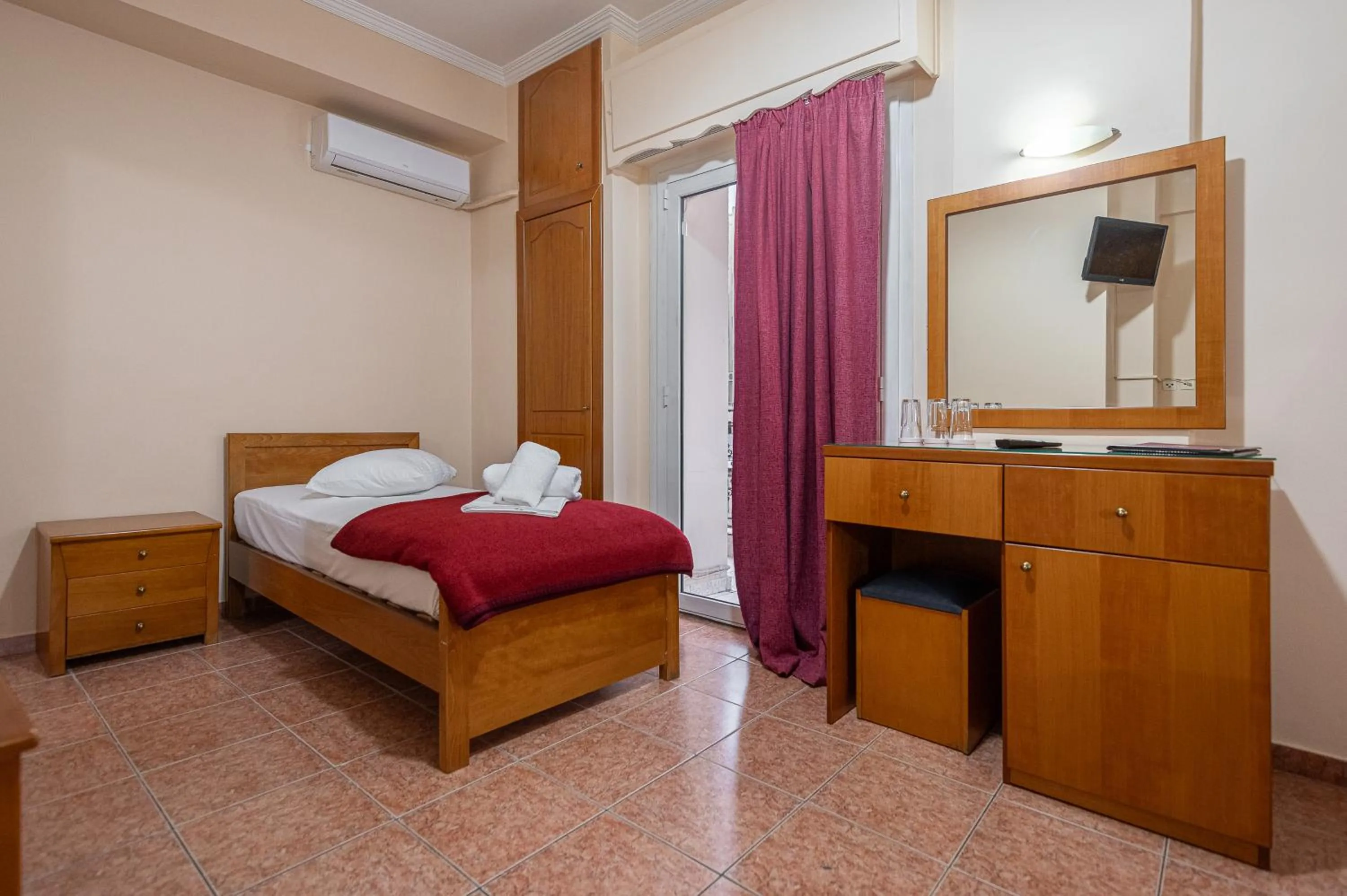 Bedroom, Bed in Faros II