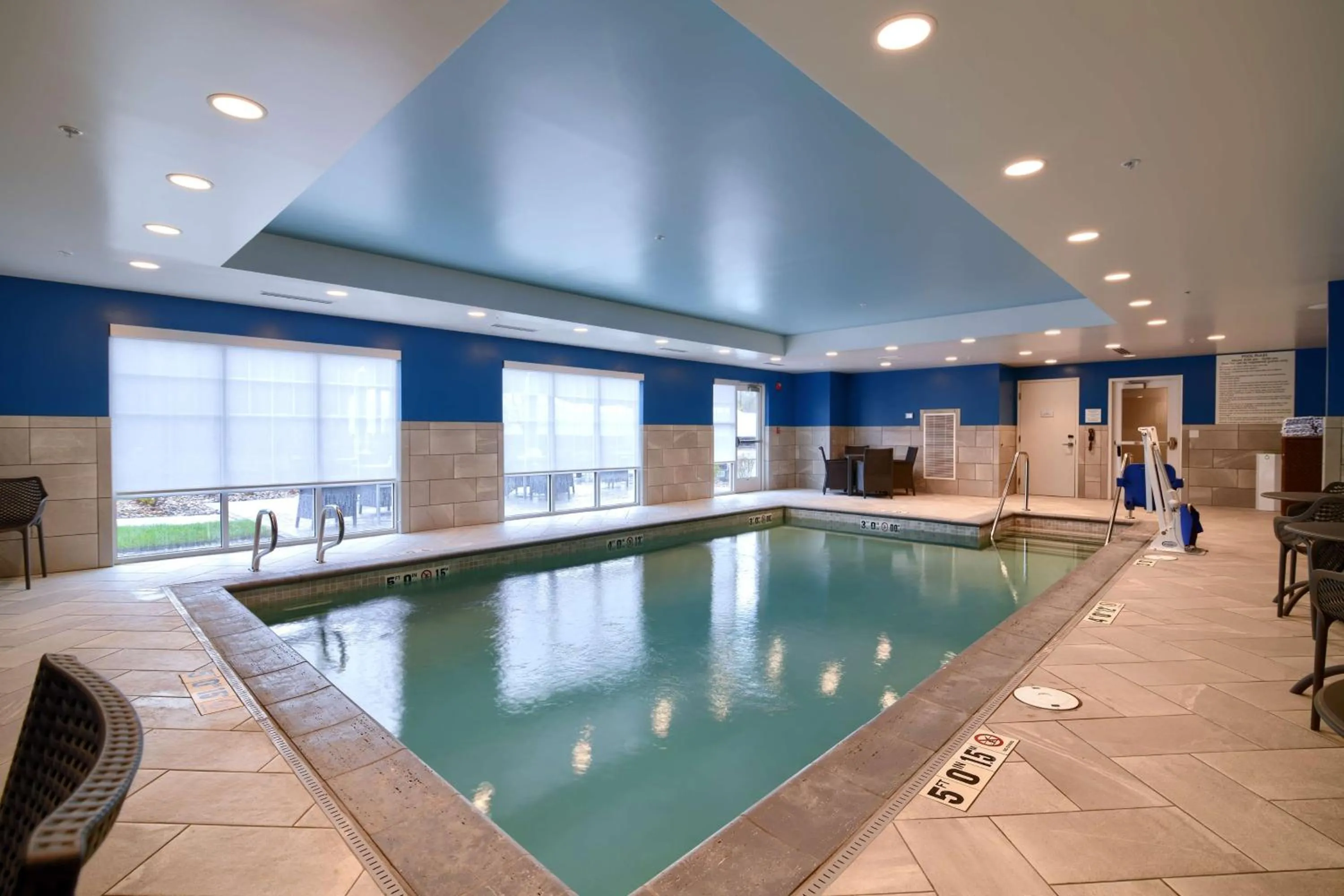 Pool view in Hampton Inn Lincoln White Mountains