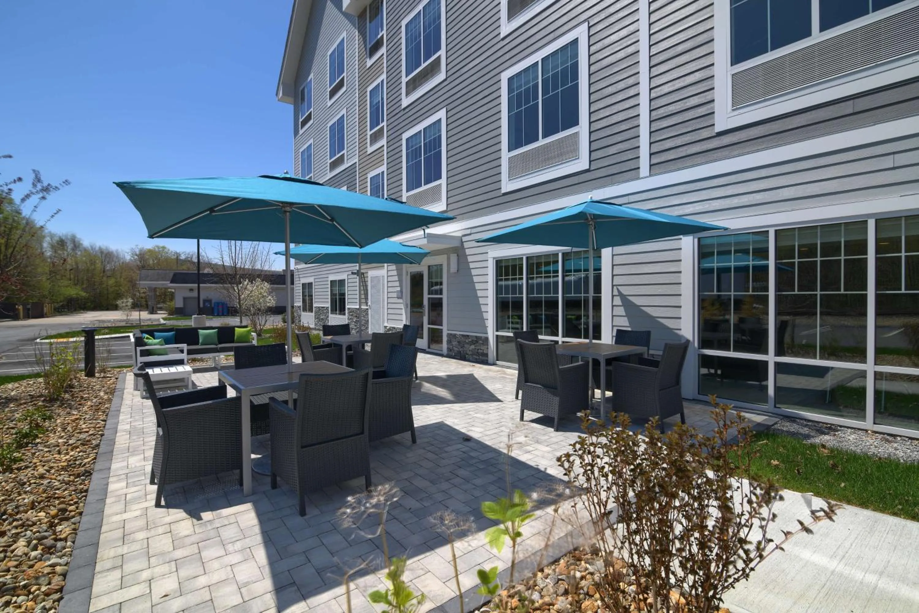 Patio in Hampton Inn Lincoln White Mountains