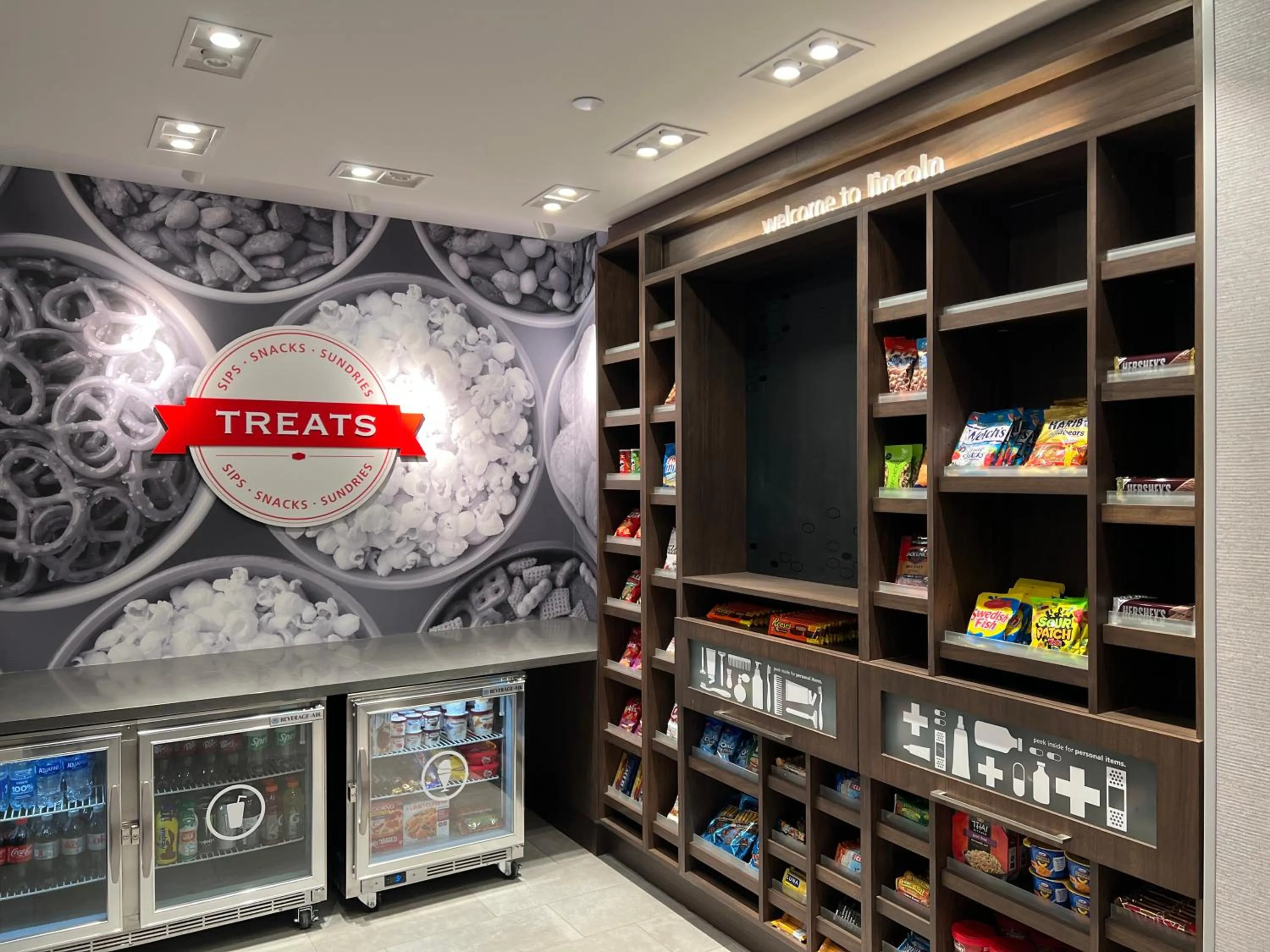 Shopping Area in Hampton Inn Lincoln White Mountains