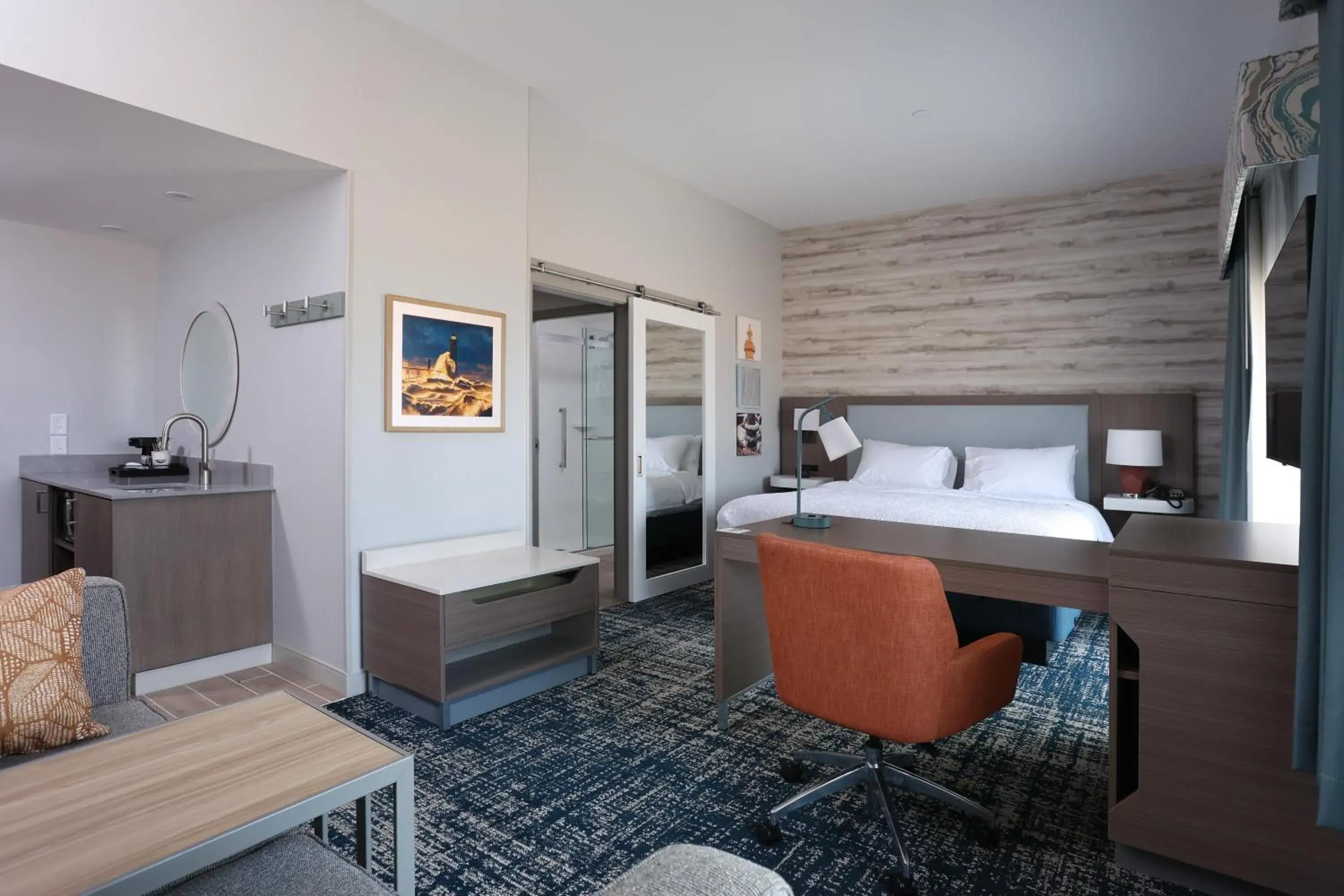 Bedroom, Bed in Hampton Inn & Suites Manistee, Mi Bedroom, Bed in Hampton Inn & Suites Manistee, Mi