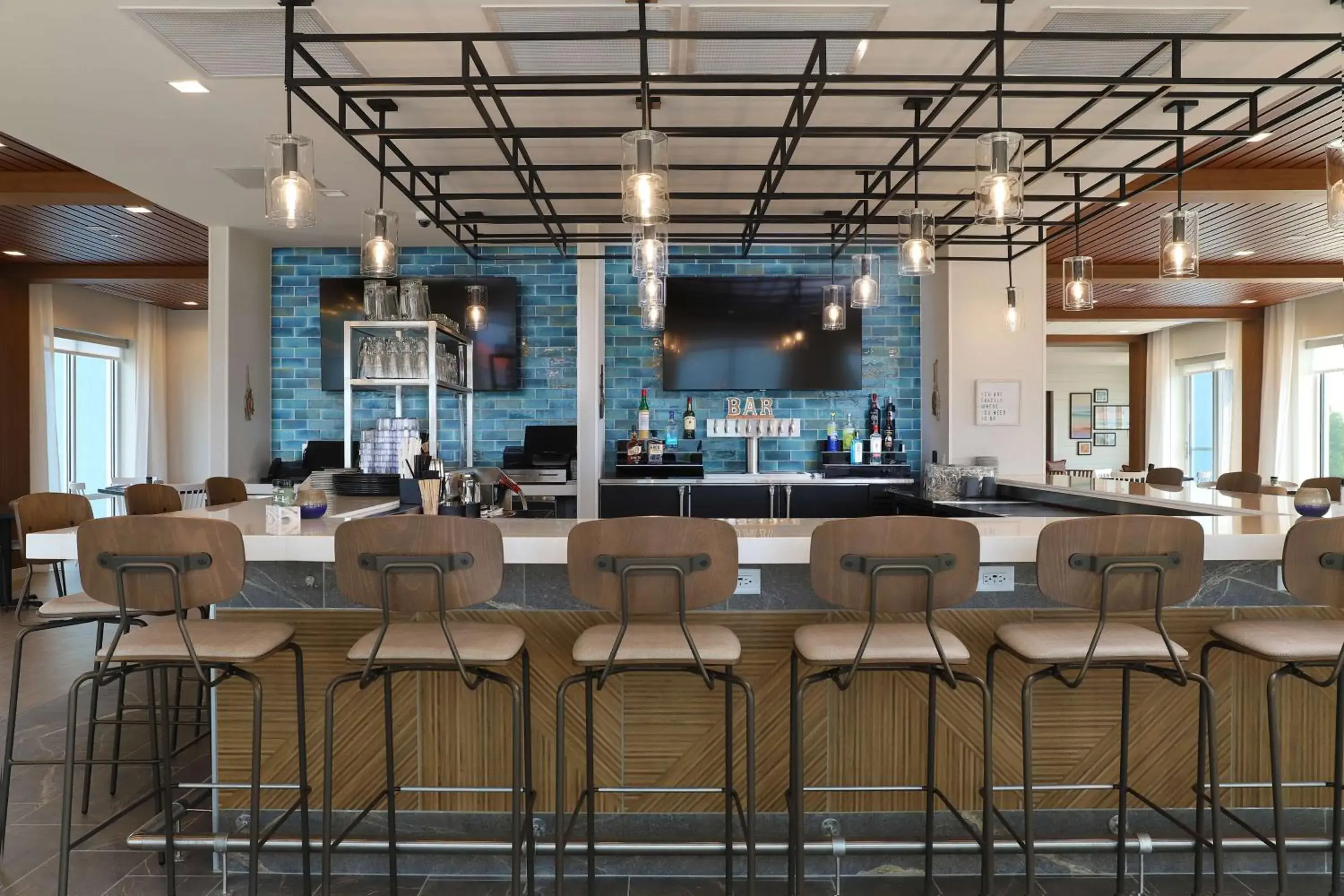 Lounge or bar in Hampton Inn & Suites Manistee, Mi Lounge or bar in Hampton Inn & Suites Manistee, Mi