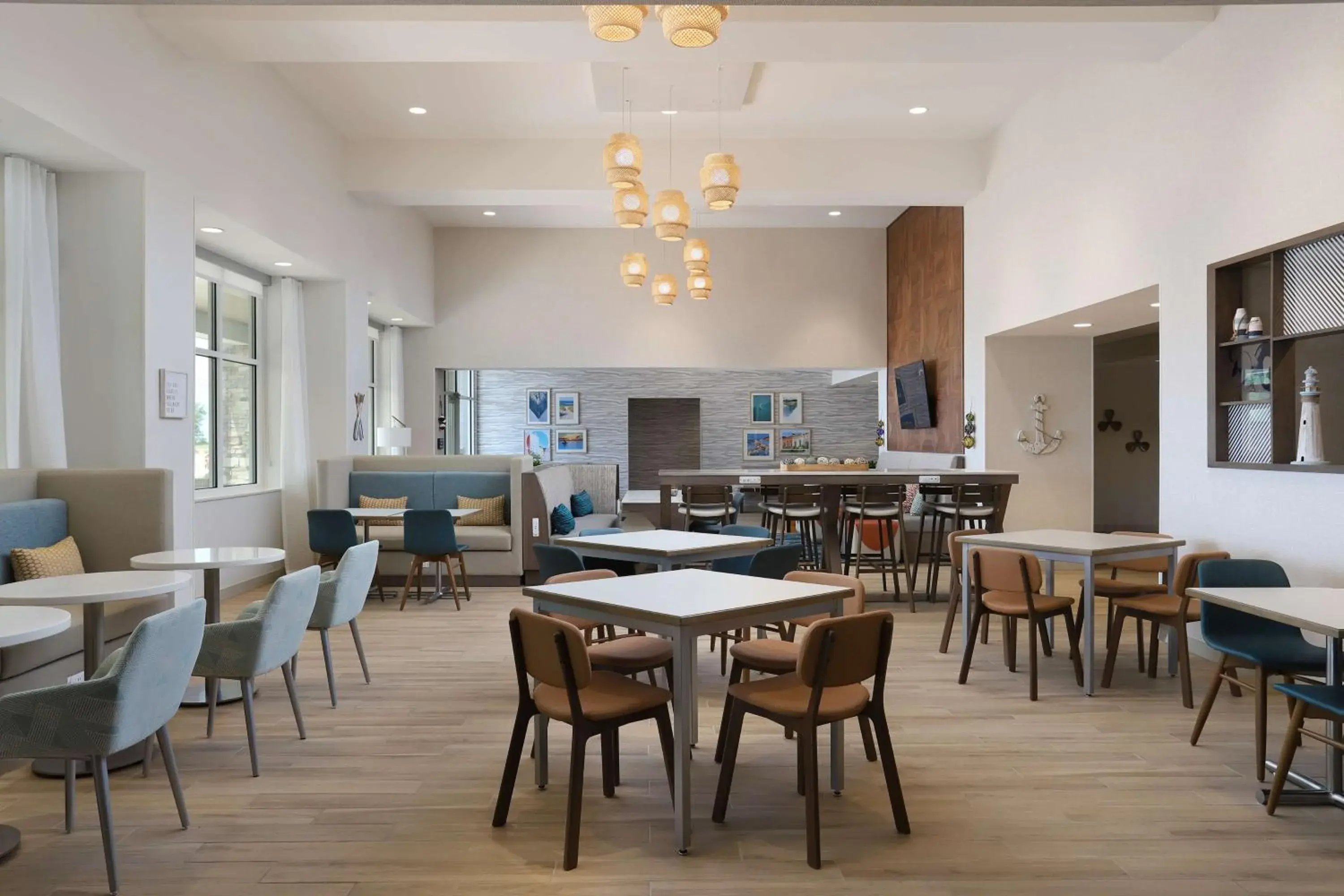 Breakfast in Hampton Inn & Suites Manistee, Mi Breakfast in Hampton Inn & Suites Manistee, Mi