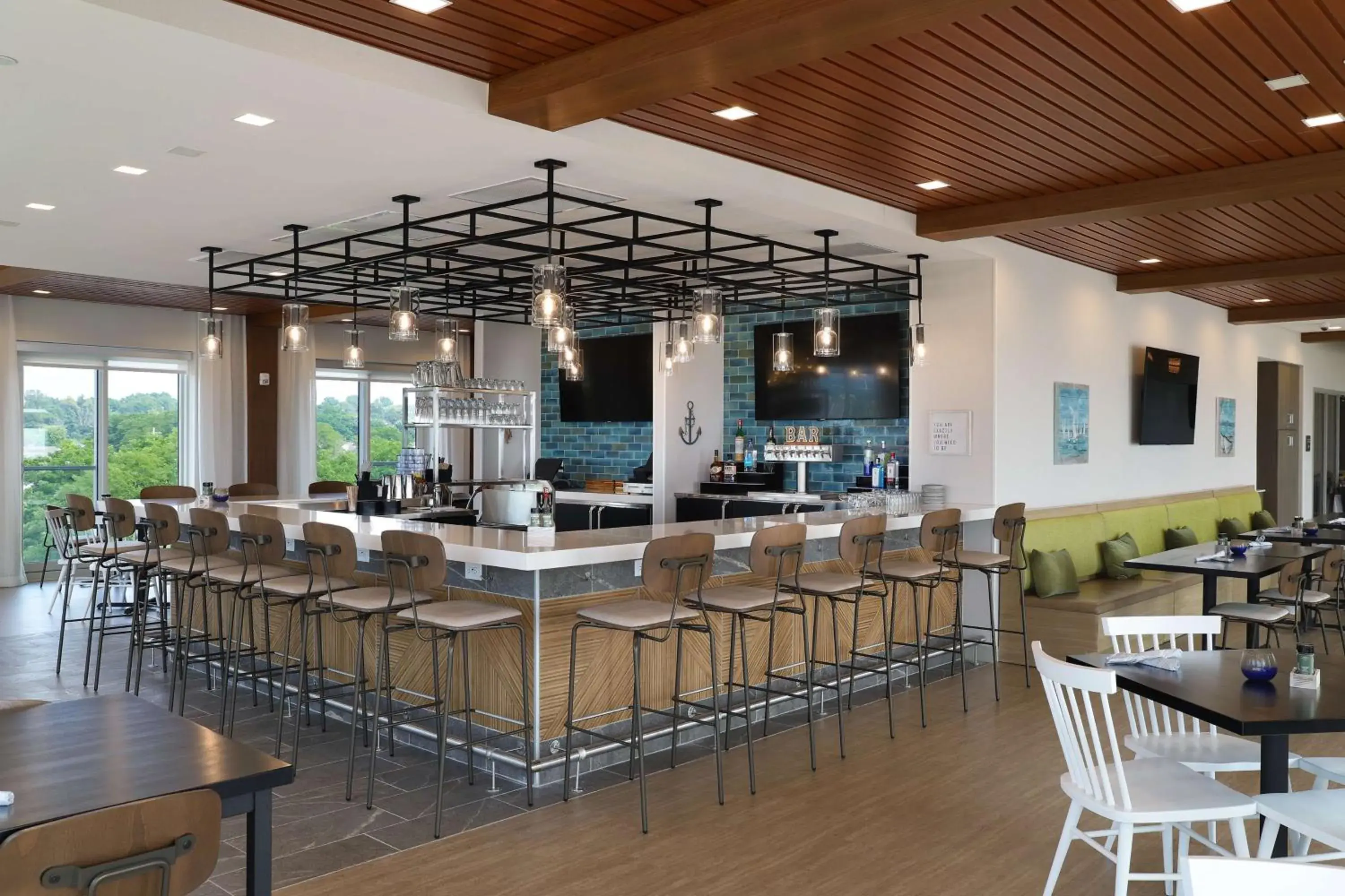 Lounge or bar in Hampton Inn & Suites Manistee, Mi Lounge or bar in Hampton Inn & Suites Manistee, Mi