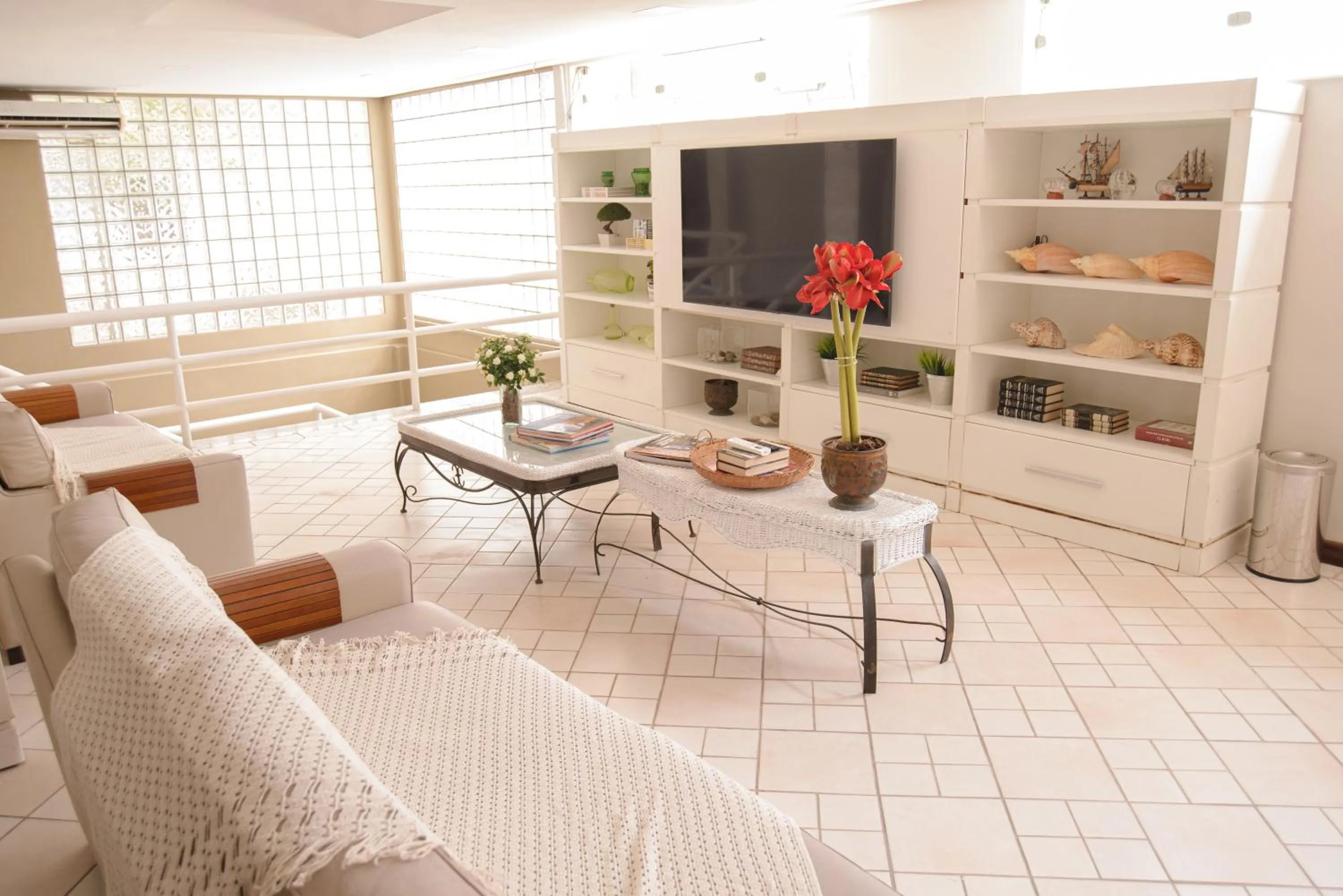 Communal lounge/ TV room in Porty Brasil Hotel