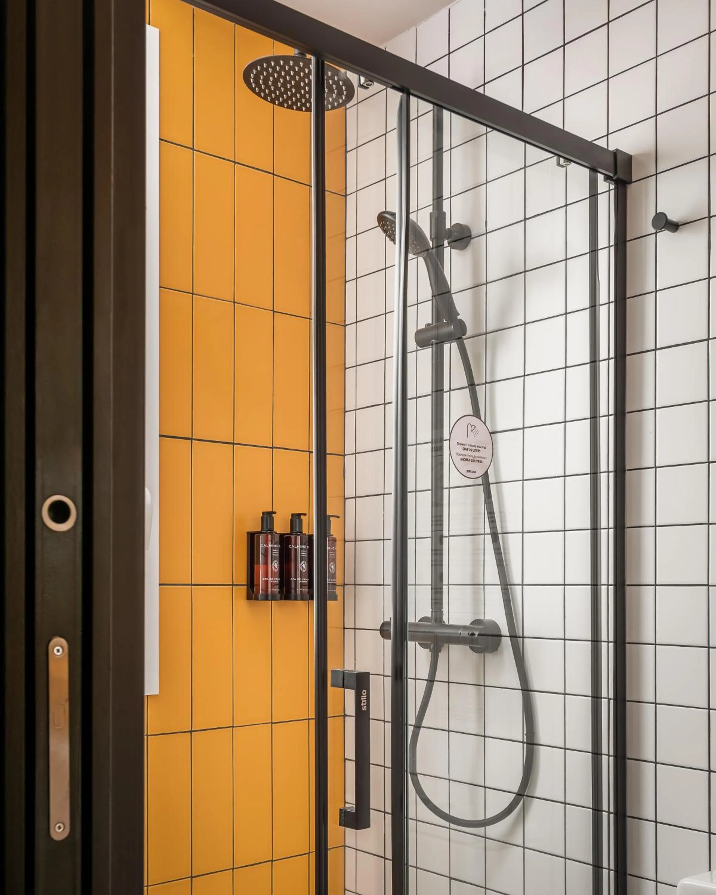 Shower in BYPILLOW Crosstown