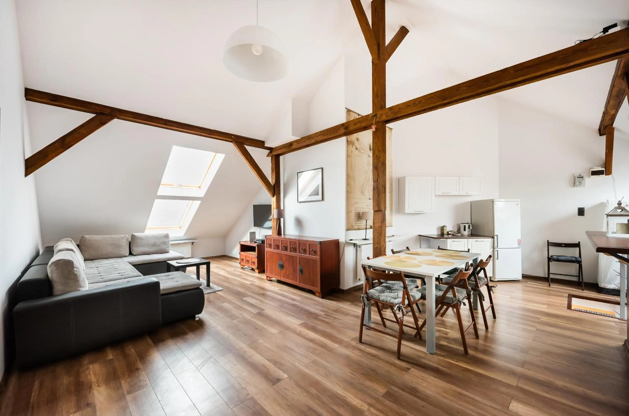 Plac Narutowicza Two-Level Apartment by BookingHost