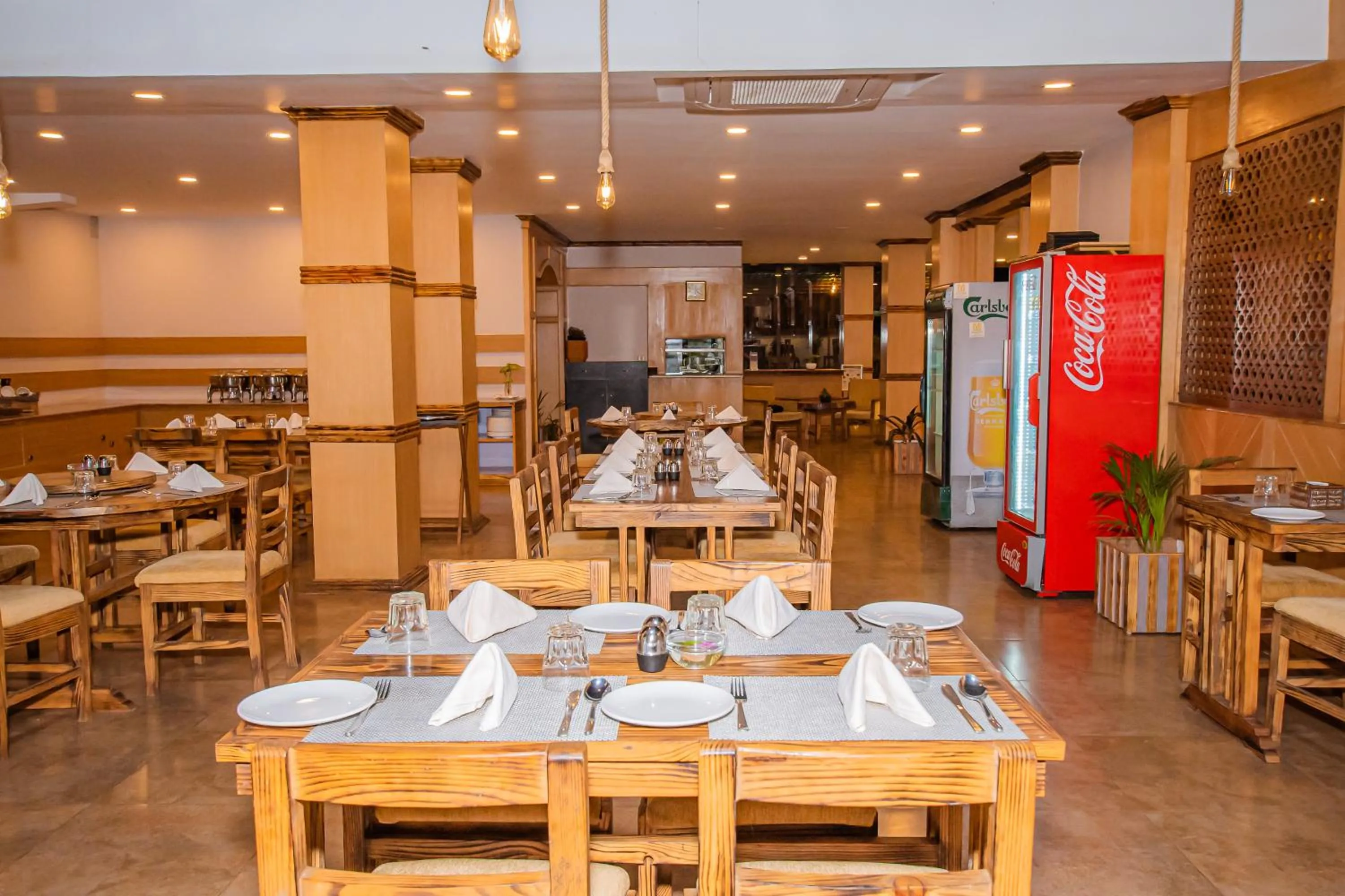 Restaurant/places to eat in Majheri Resort and Spa