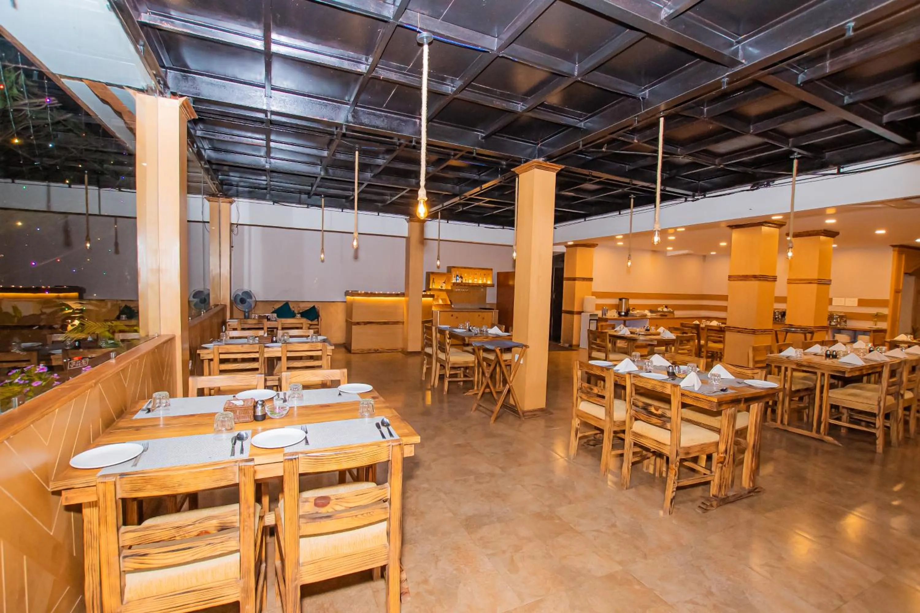 Restaurant/places to eat in Majheri Resort and Spa