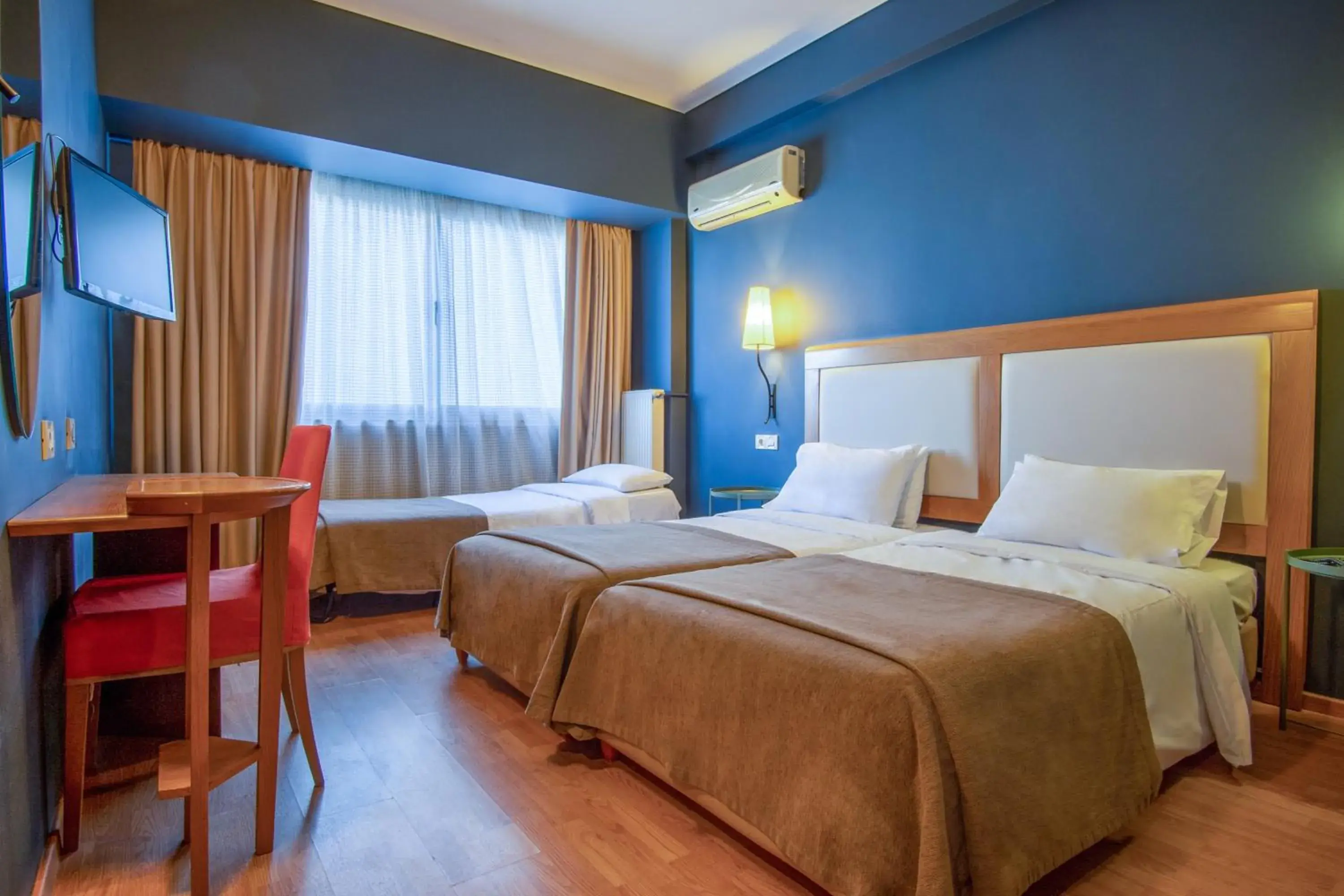 Bed in Olympic Hotel Bed in Olympic Hotel