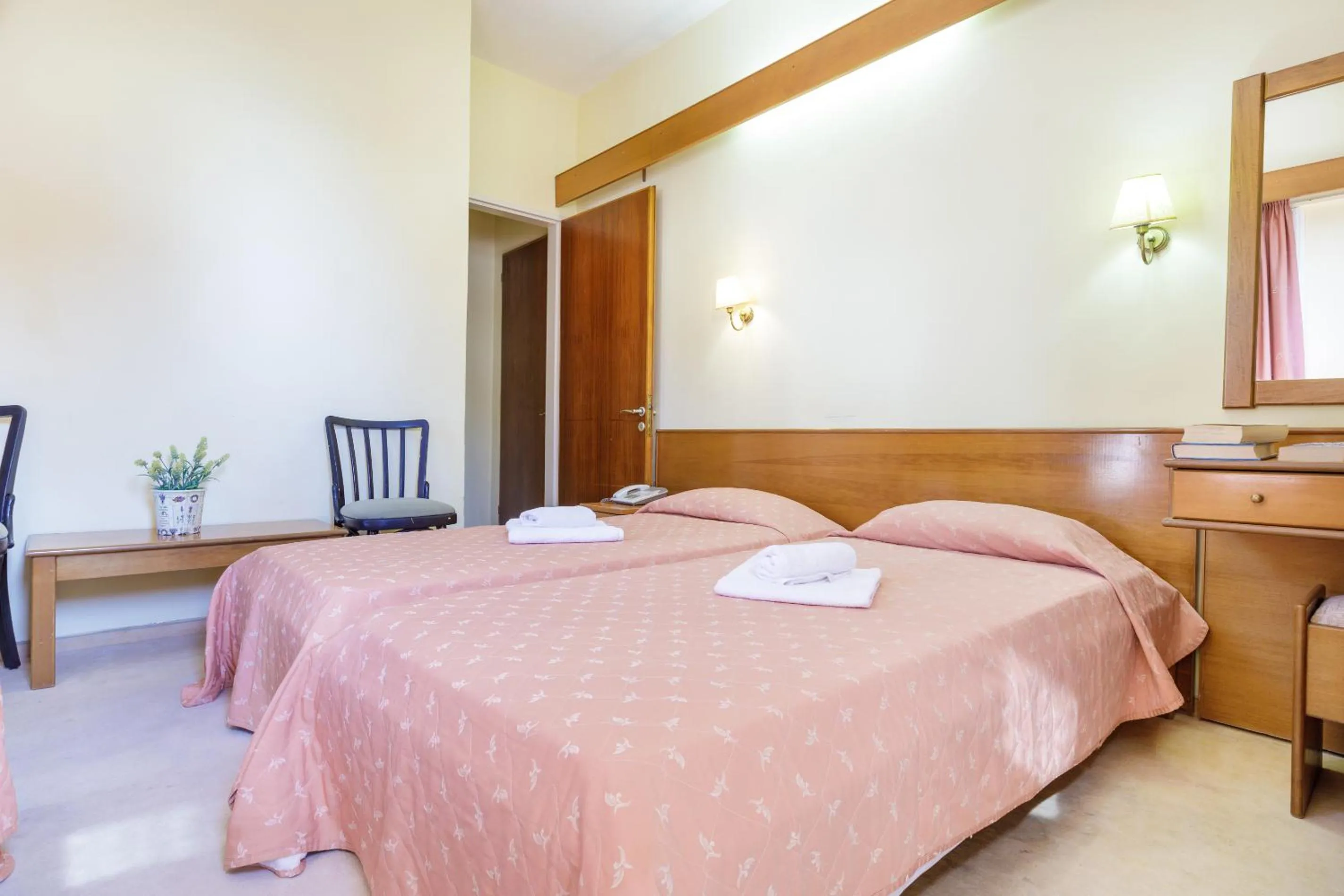 Photo of the whole room in CiTYZen Hotel