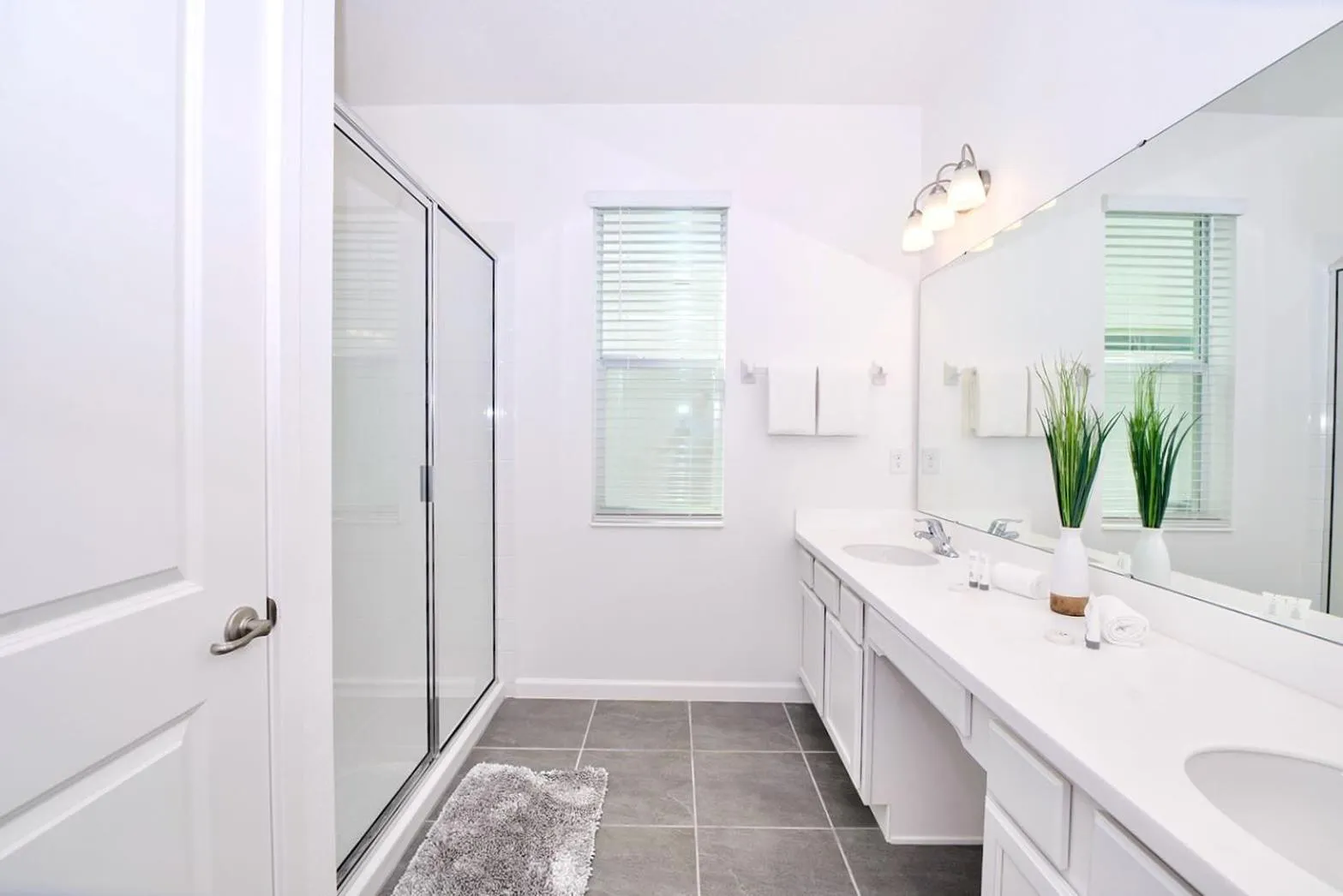 Bathroom in 8BR Family Home with Pool and Hot tub