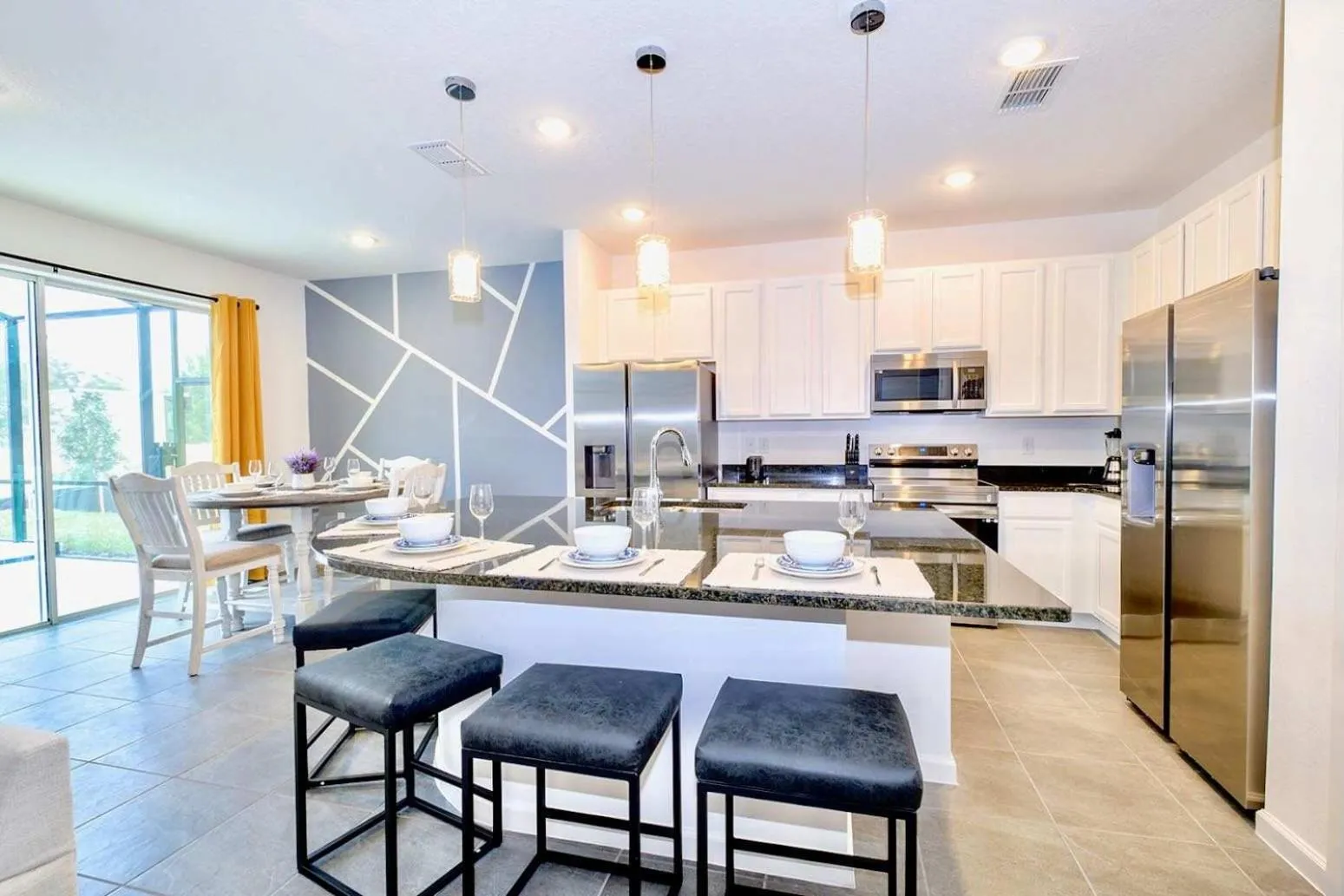 Kitchen or kitchenette in 8BR Family Home with Pool and Hot tub