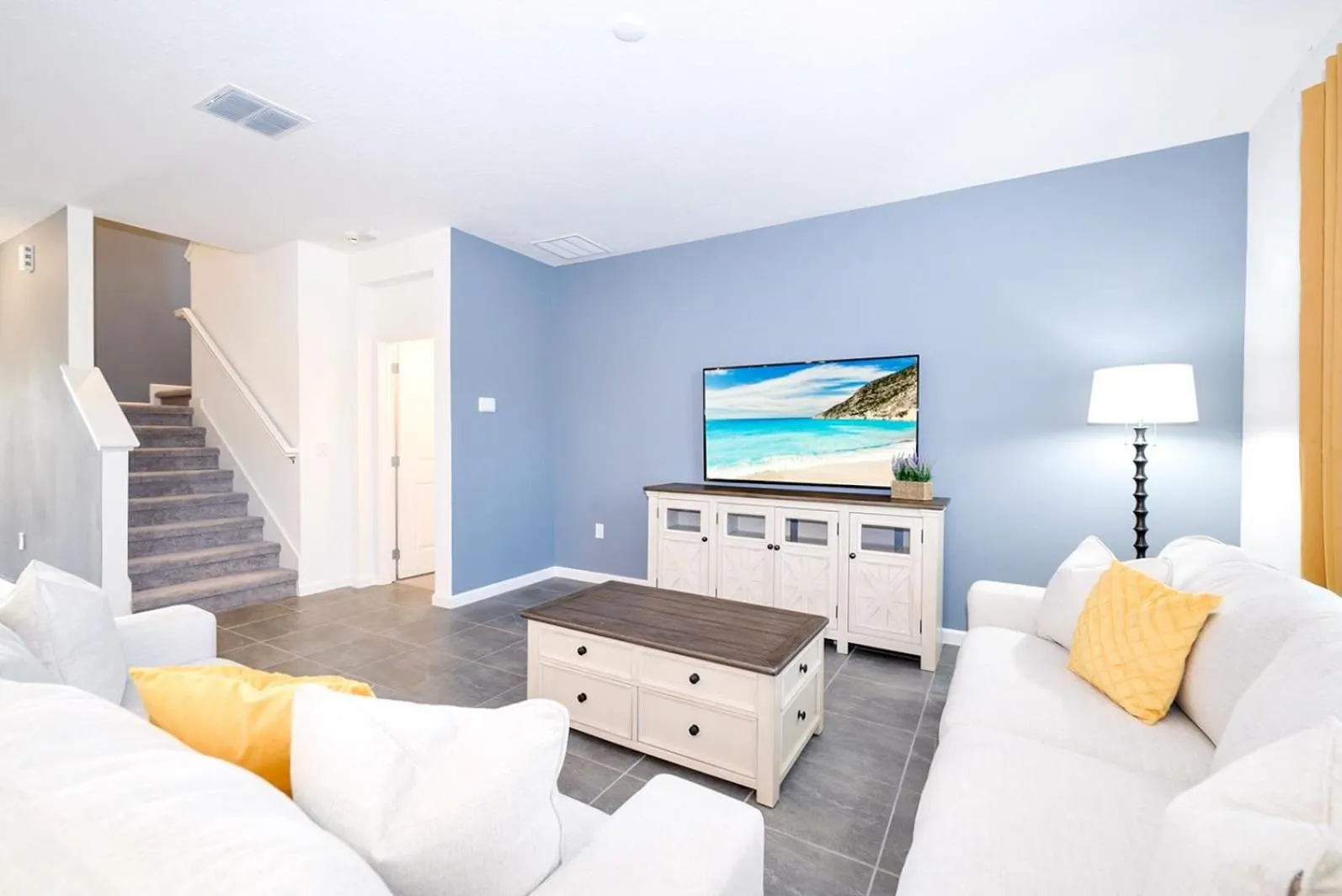 Communal lounge/ TV room in 8BR Family Home with Pool and Hot tub