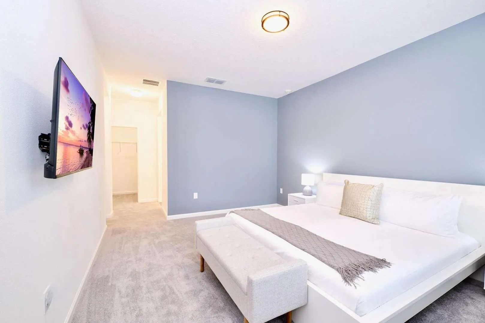 Bed in 8BR Family Home with Pool and Hot tub