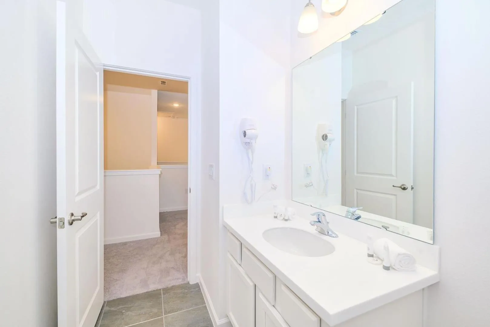 Bathroom in 8BR Family Home with Pool and Hot tub