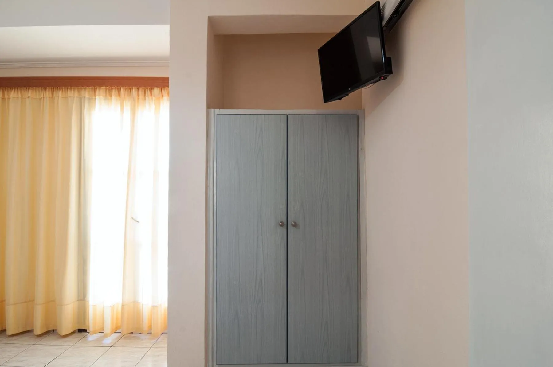 Bed in Holiday Beach Resort Santorini