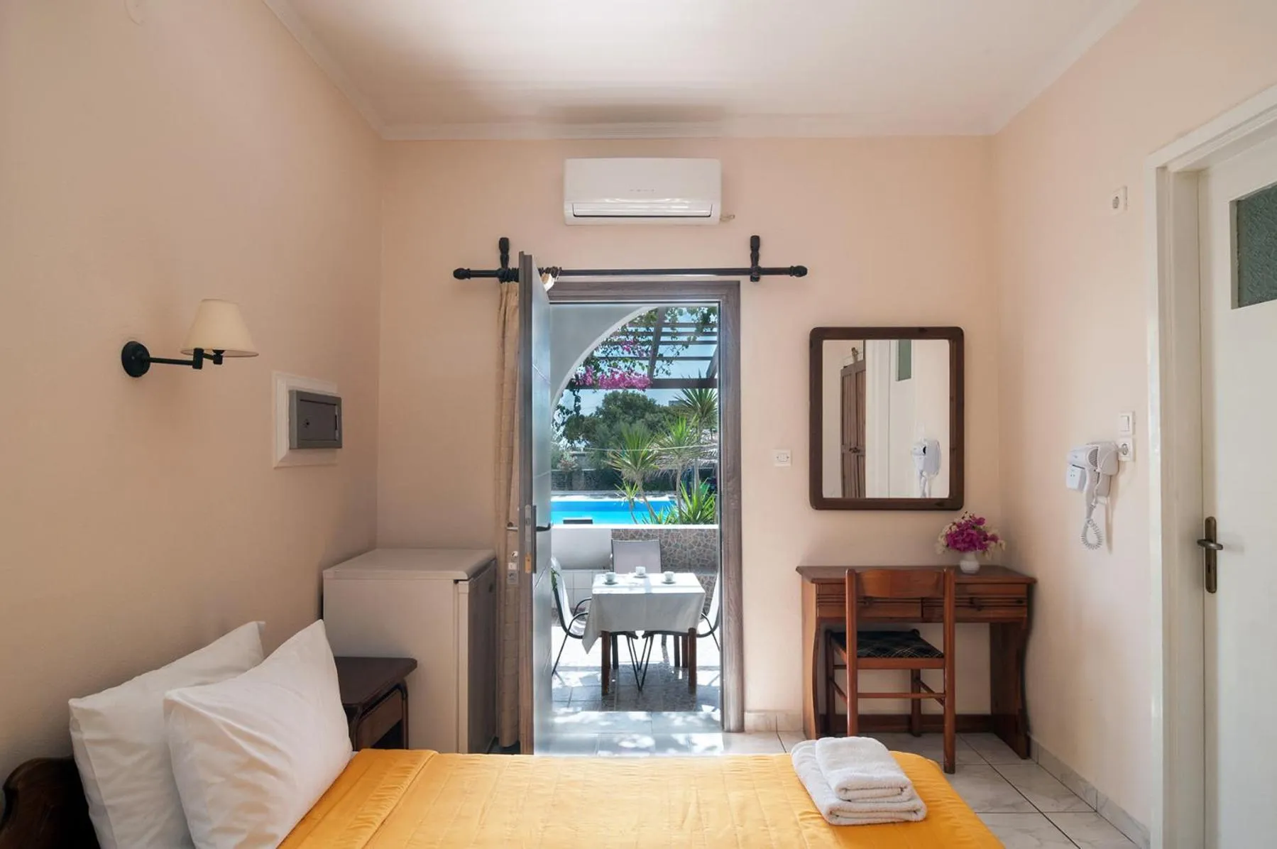 Bed in Holiday Beach Resort Santorini