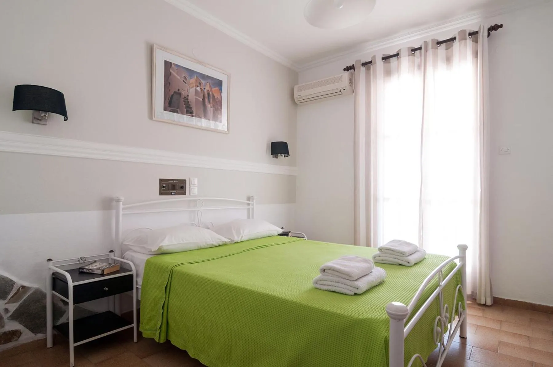 Bed in Holiday Beach Resort Santorini