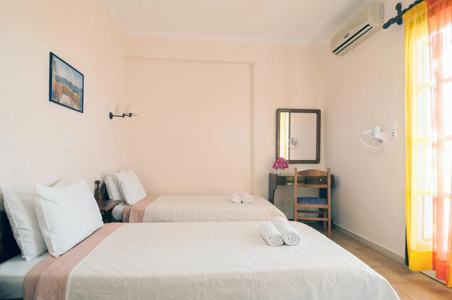 Bed in Holiday Beach Resort Santorini