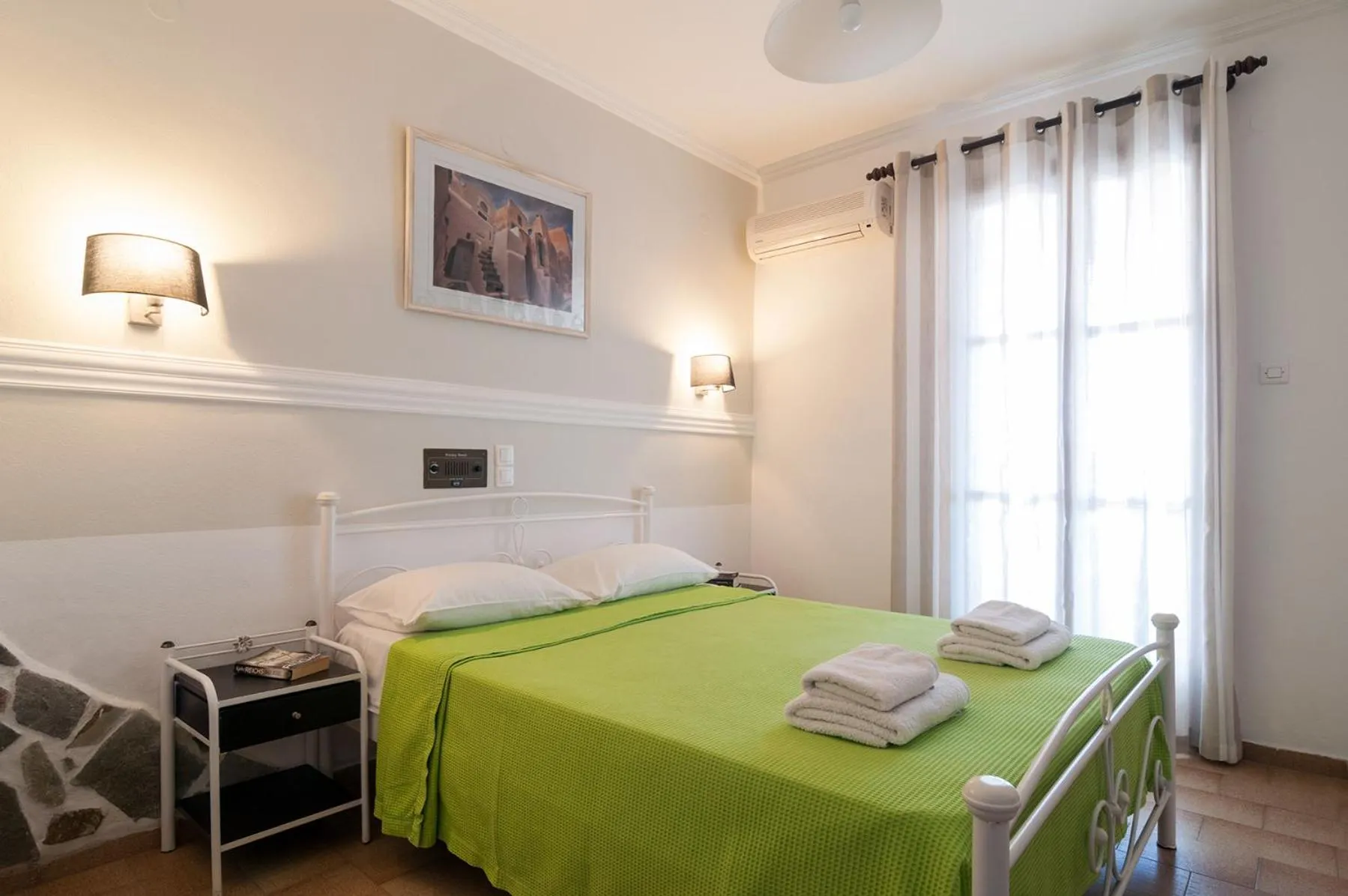 Bed in Holiday Beach Resort Santorini