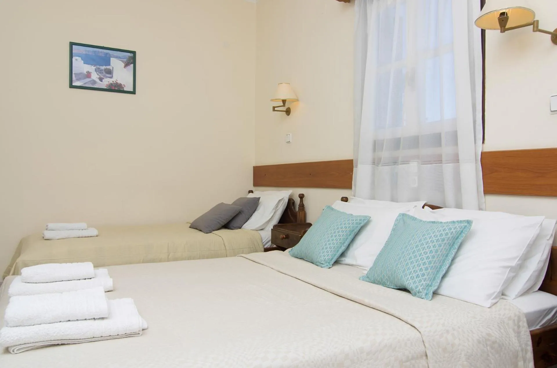 Coffee/tea facilities, Bed in Holiday Beach Resort Santorini