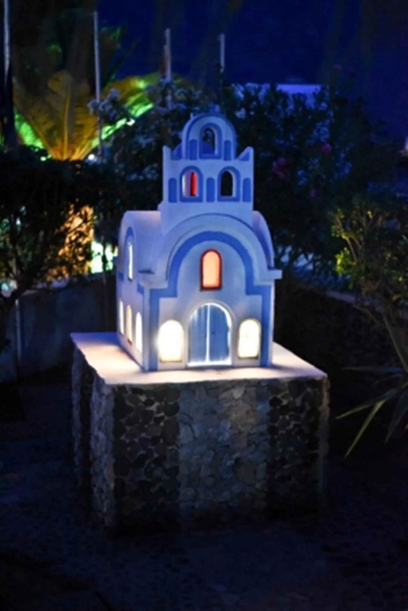 Garden in Holiday Beach Resort Santorini